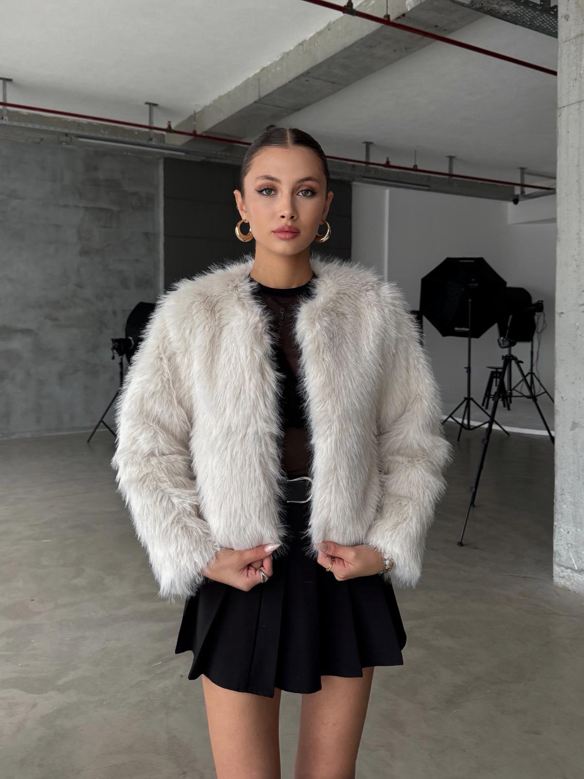 Foxelle Yakasız Beyaz Kürk Ceket