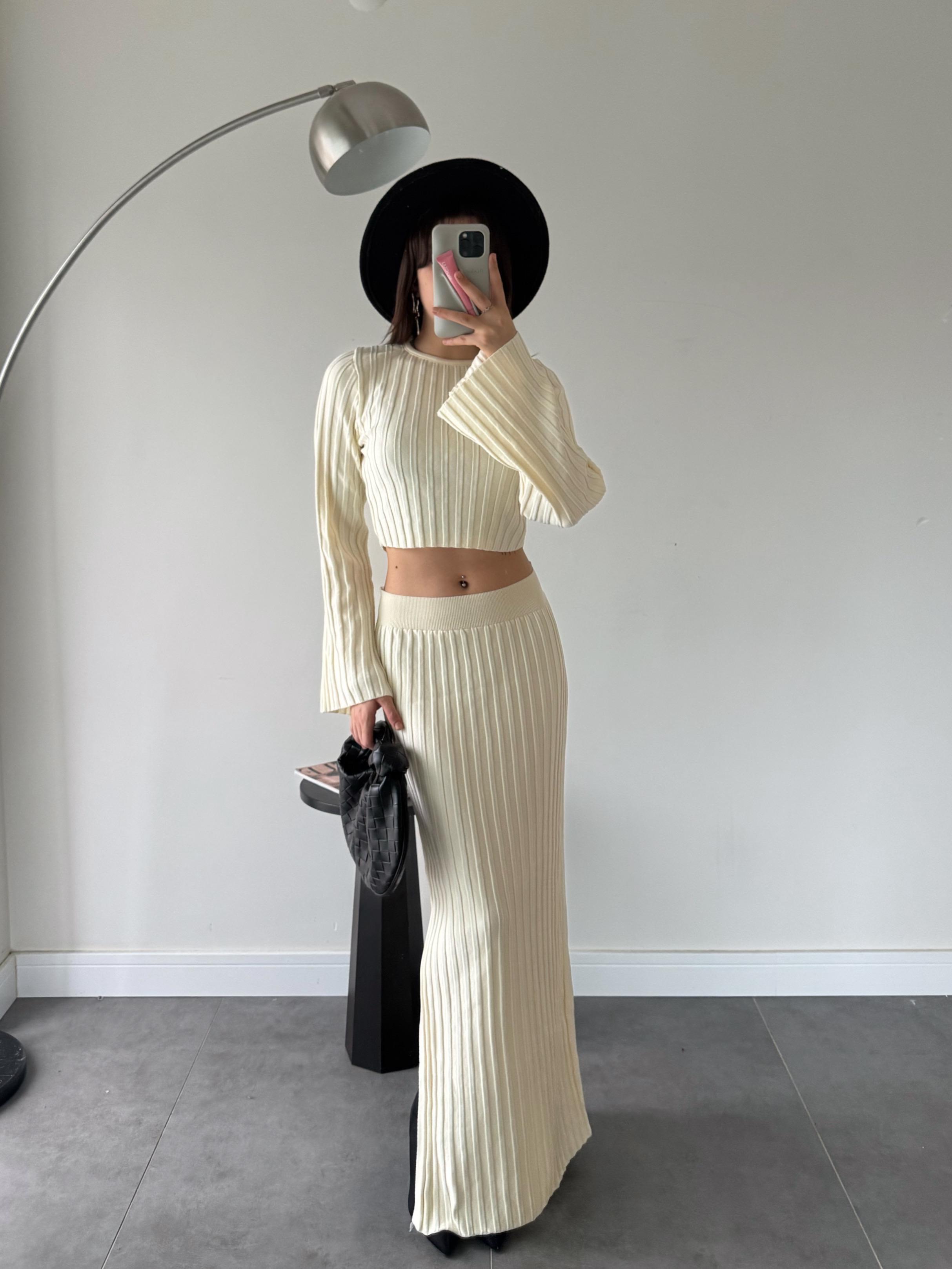 Oswell Ekru Yırtmaç Detay Crop Etek Takım