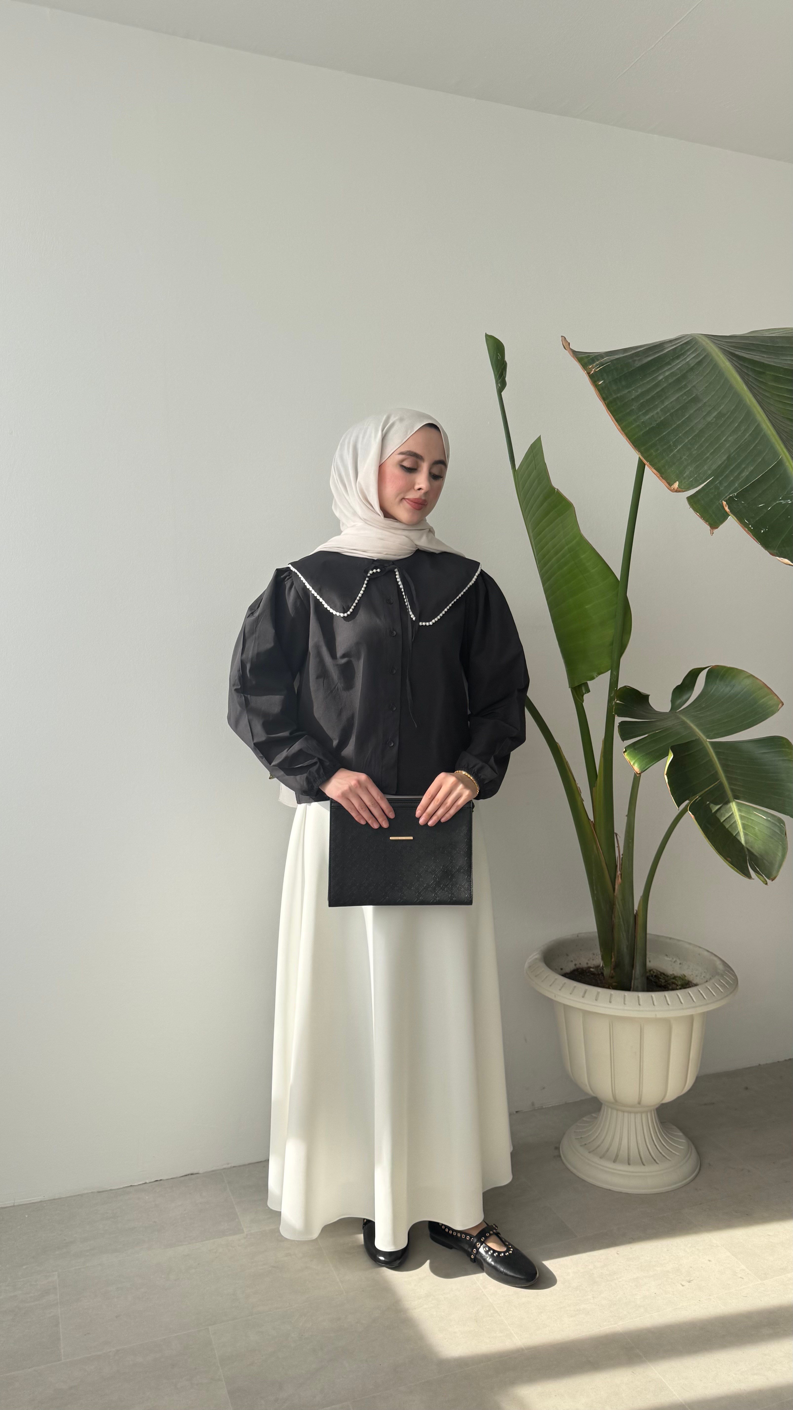 İNCİ YAKALI GÖMLEK - SİYAH