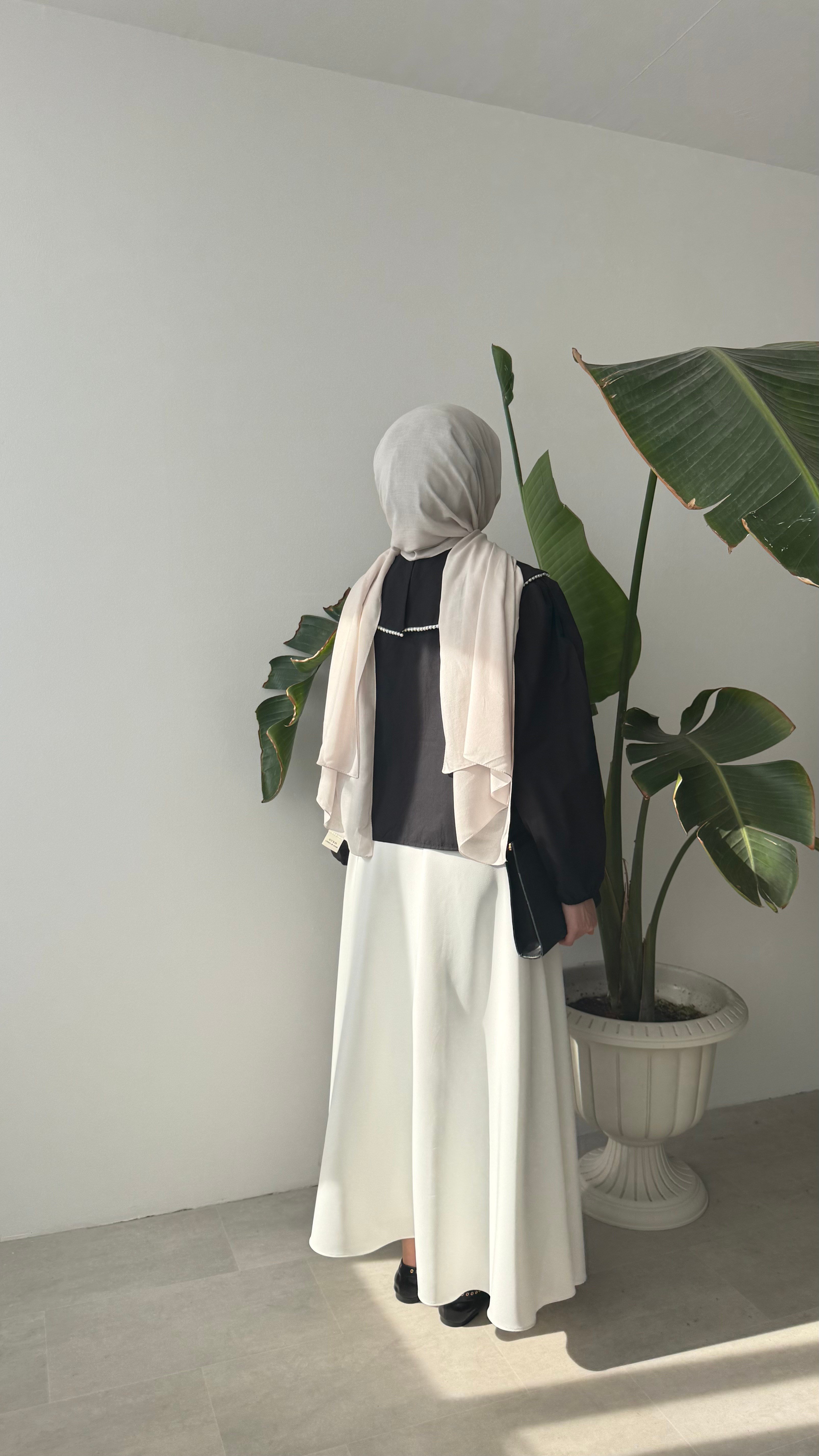 İNCİ YAKALI GÖMLEK - SİYAH