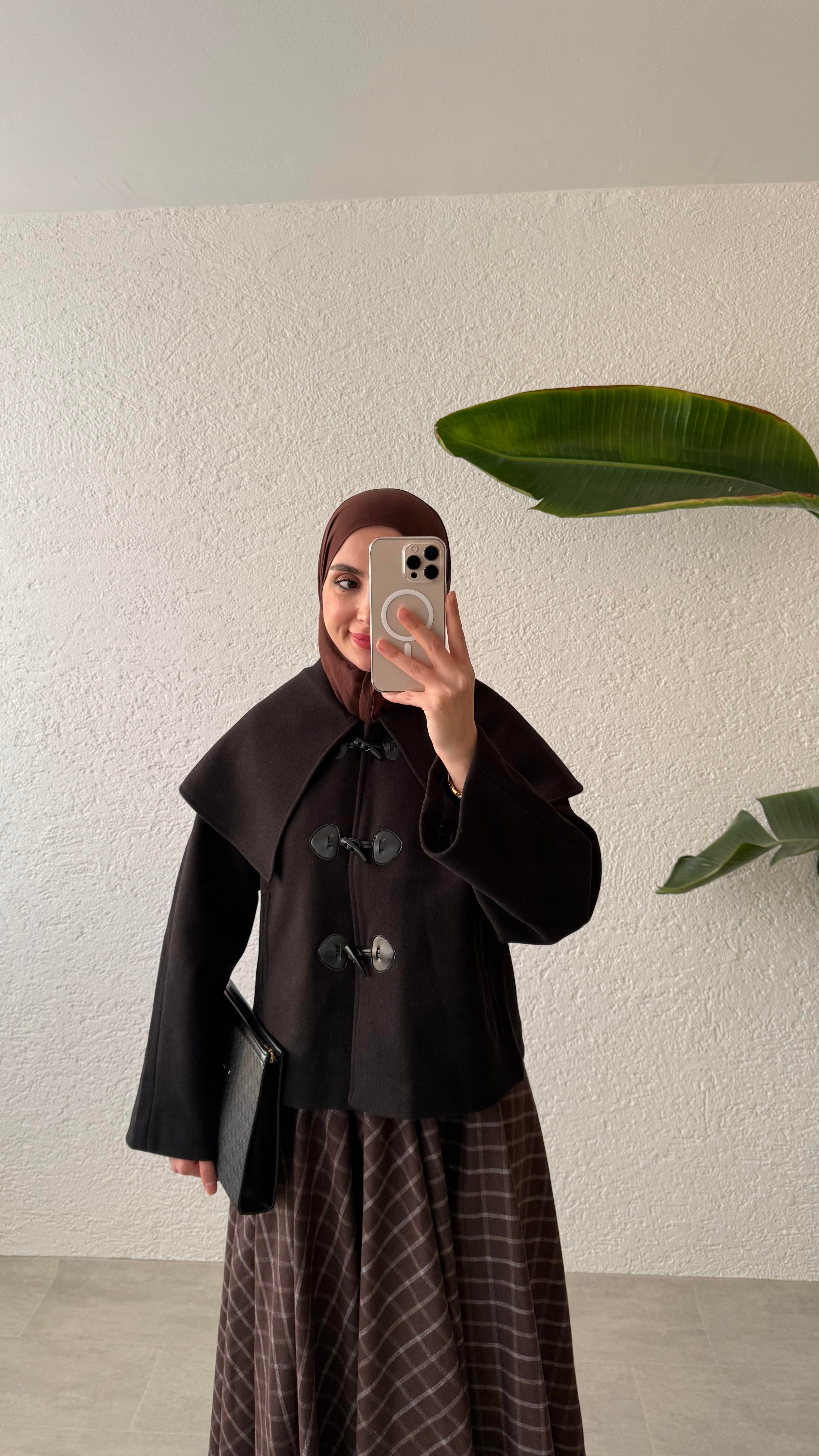 PELERİN YAKA DÜĞMELİ KABAN - SİYAH