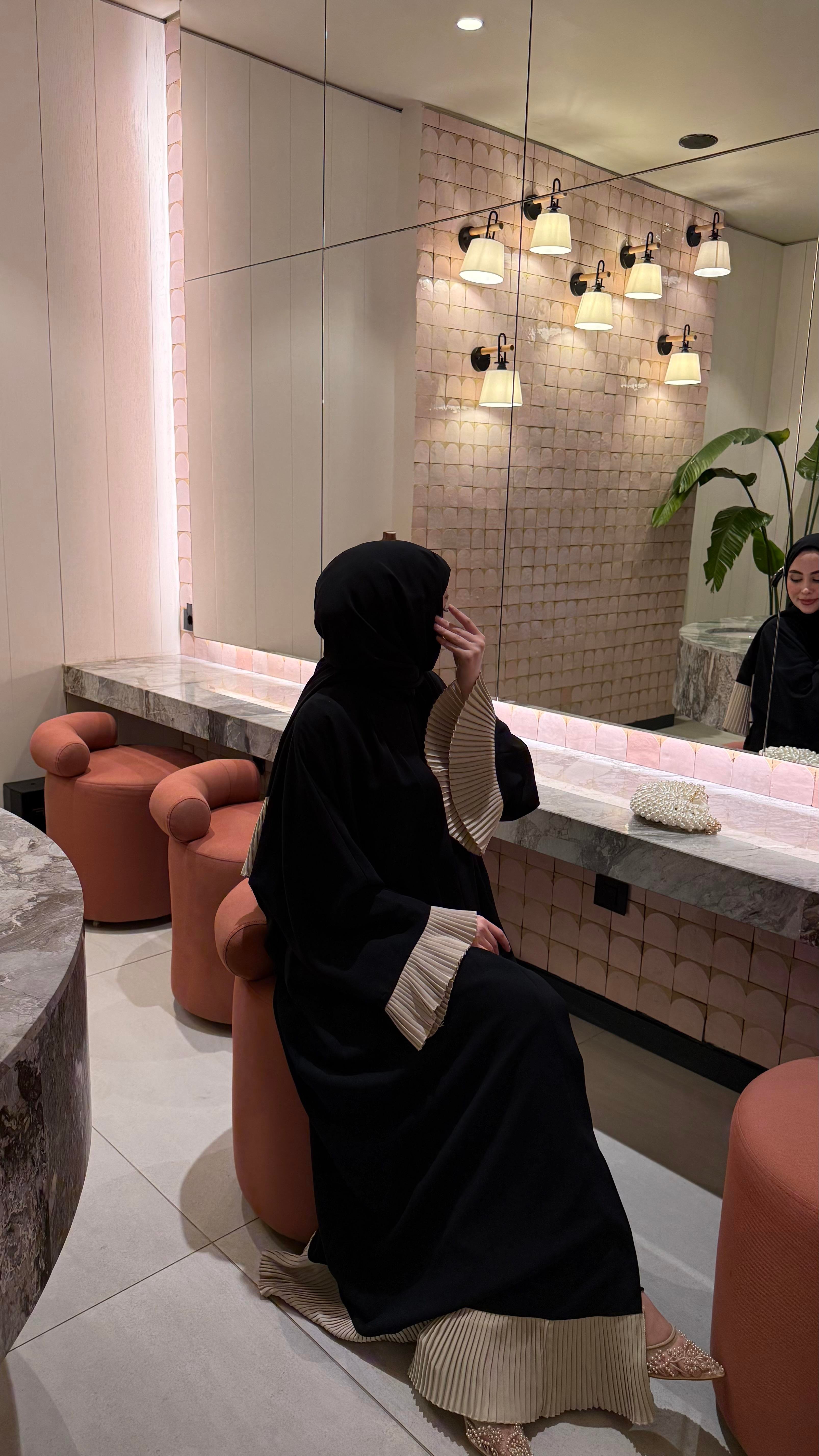 PİLİSE DETAYLI ABAYA & FERACE - SİYAH