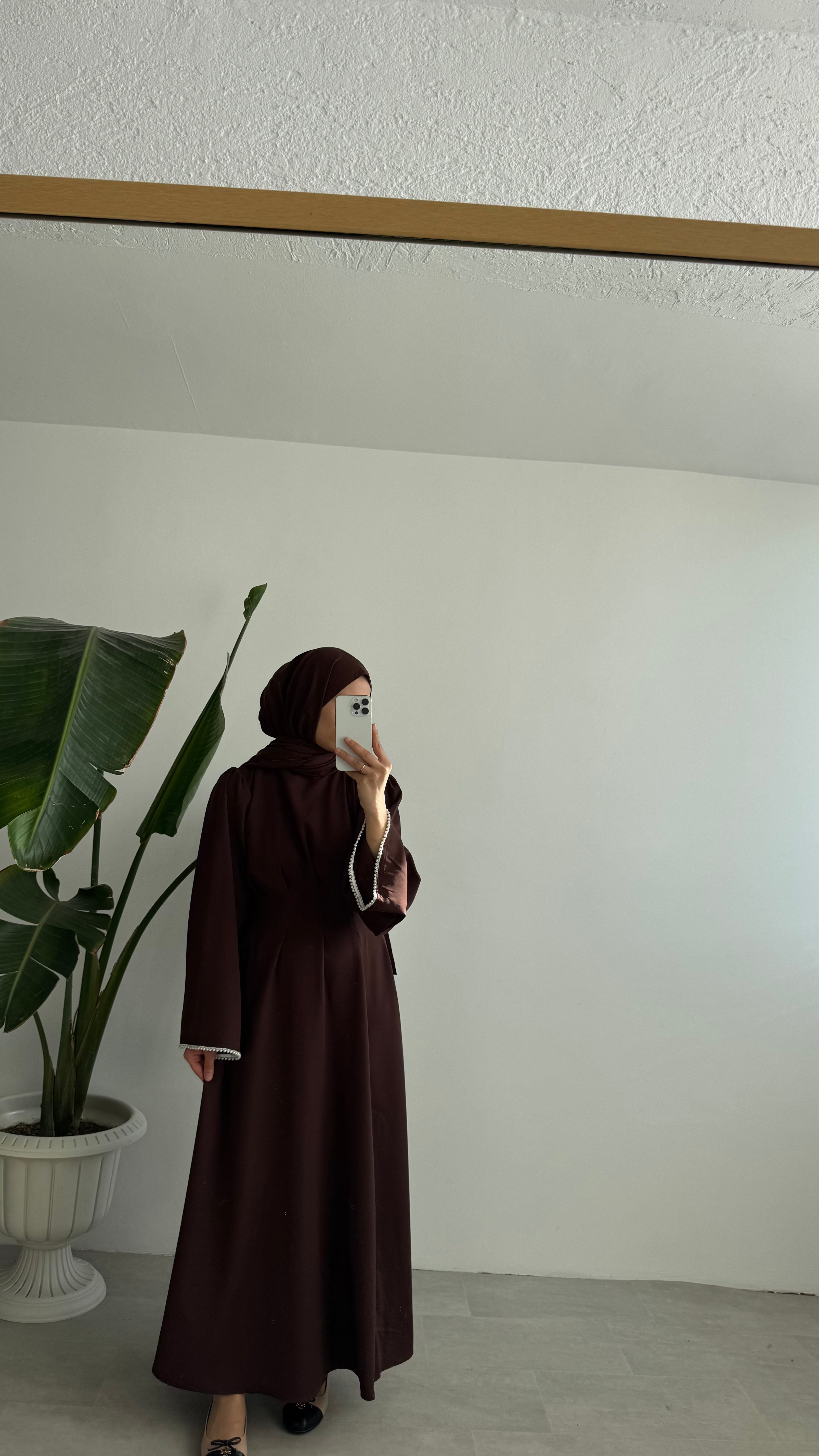VANESA İNCİ DETAYLI ELBİSE - KAHVE