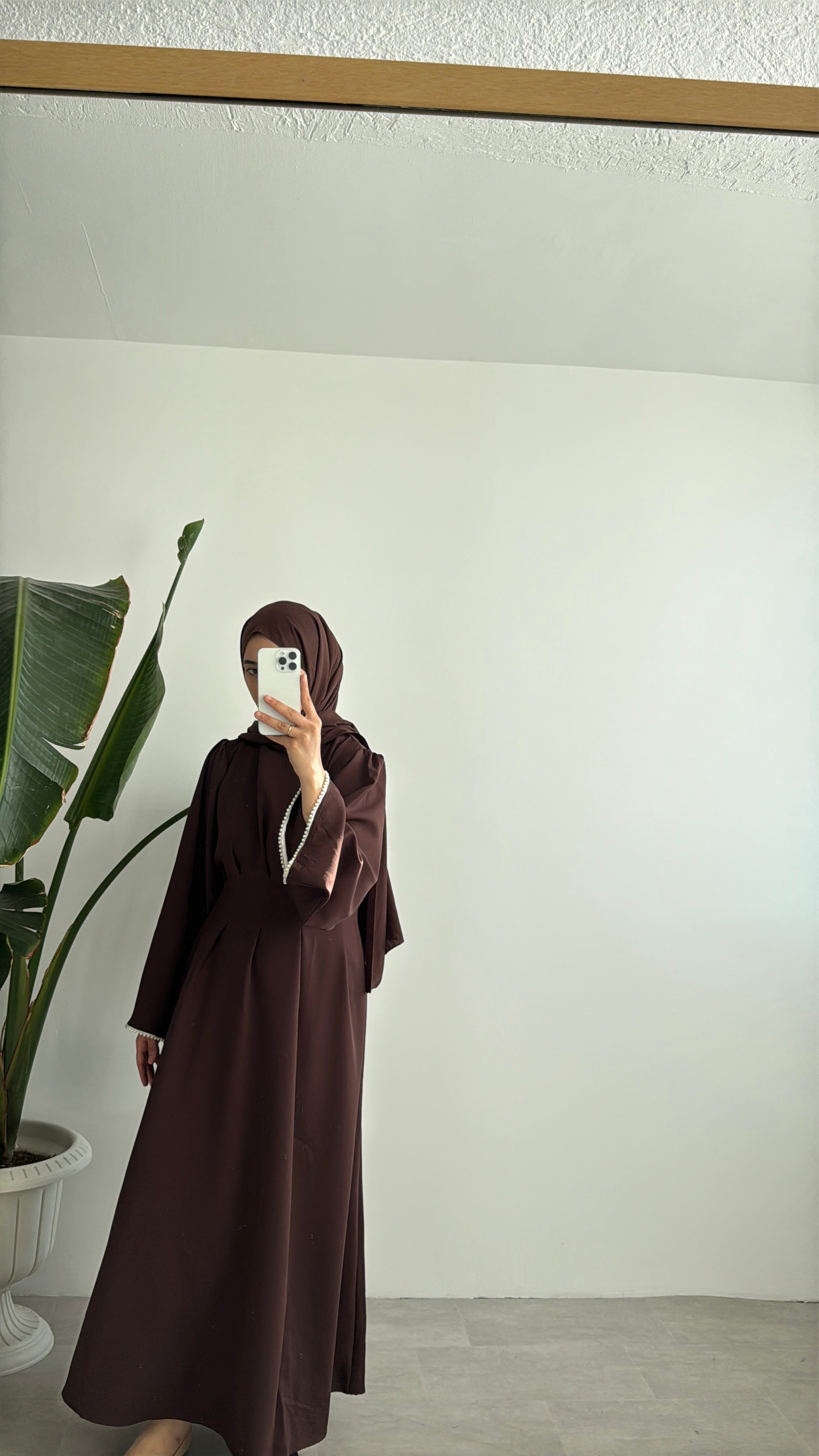 VANESA İNCİ DETAYLI ELBİSE - KAHVE