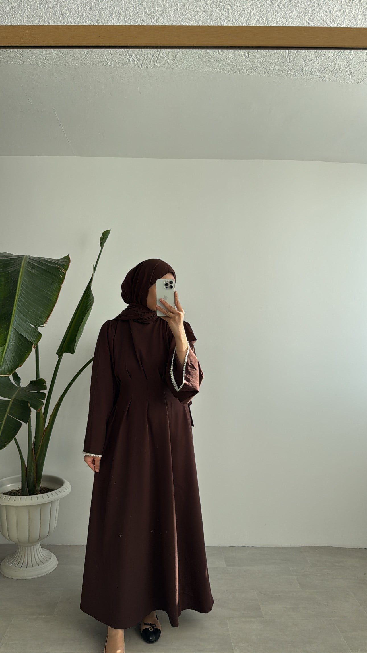 VANESA İNCİ DETAYLI ELBİSE - KAHVE