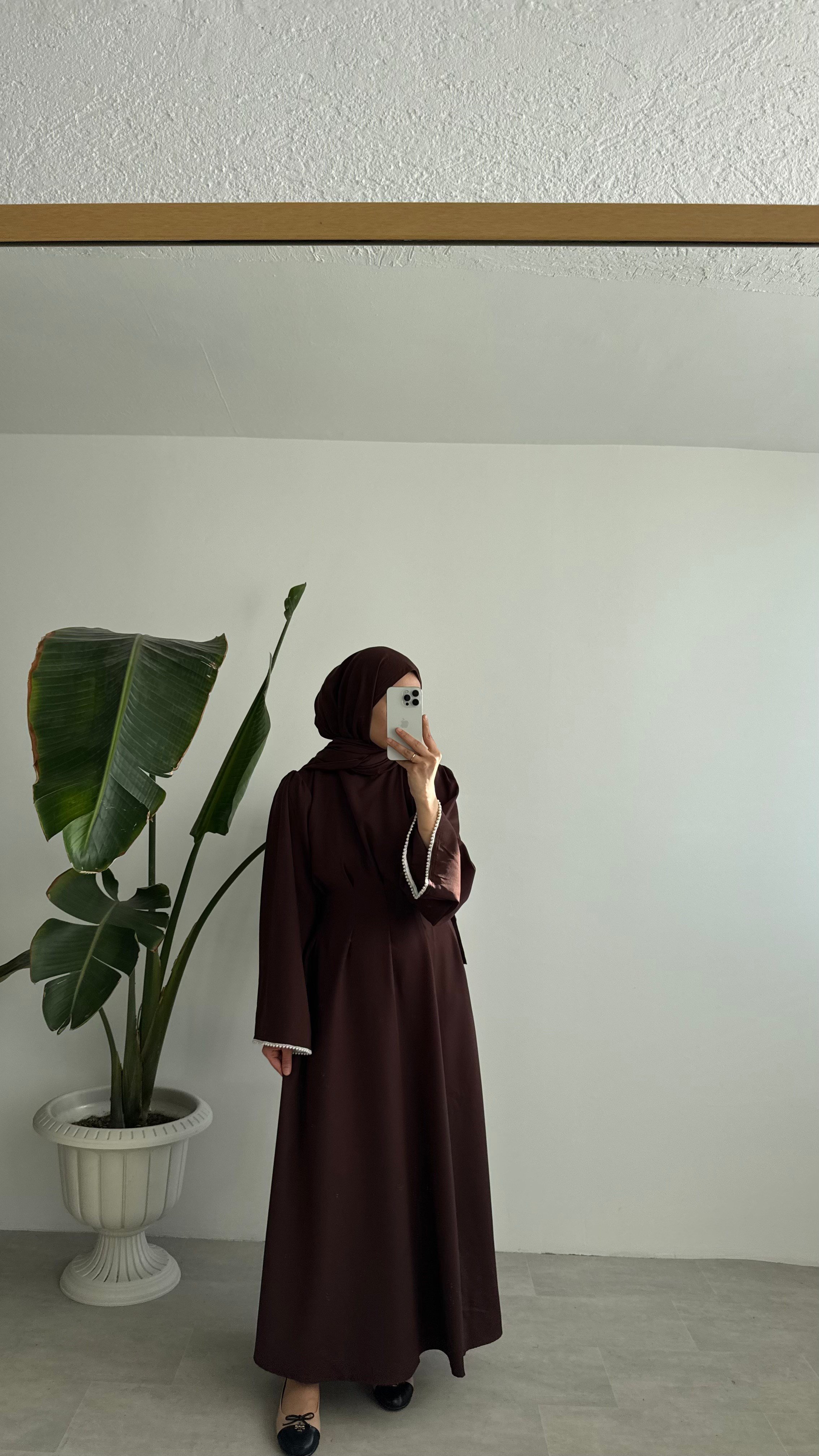 VANESA İNCİ DETAYLI ELBİSE - KAHVE