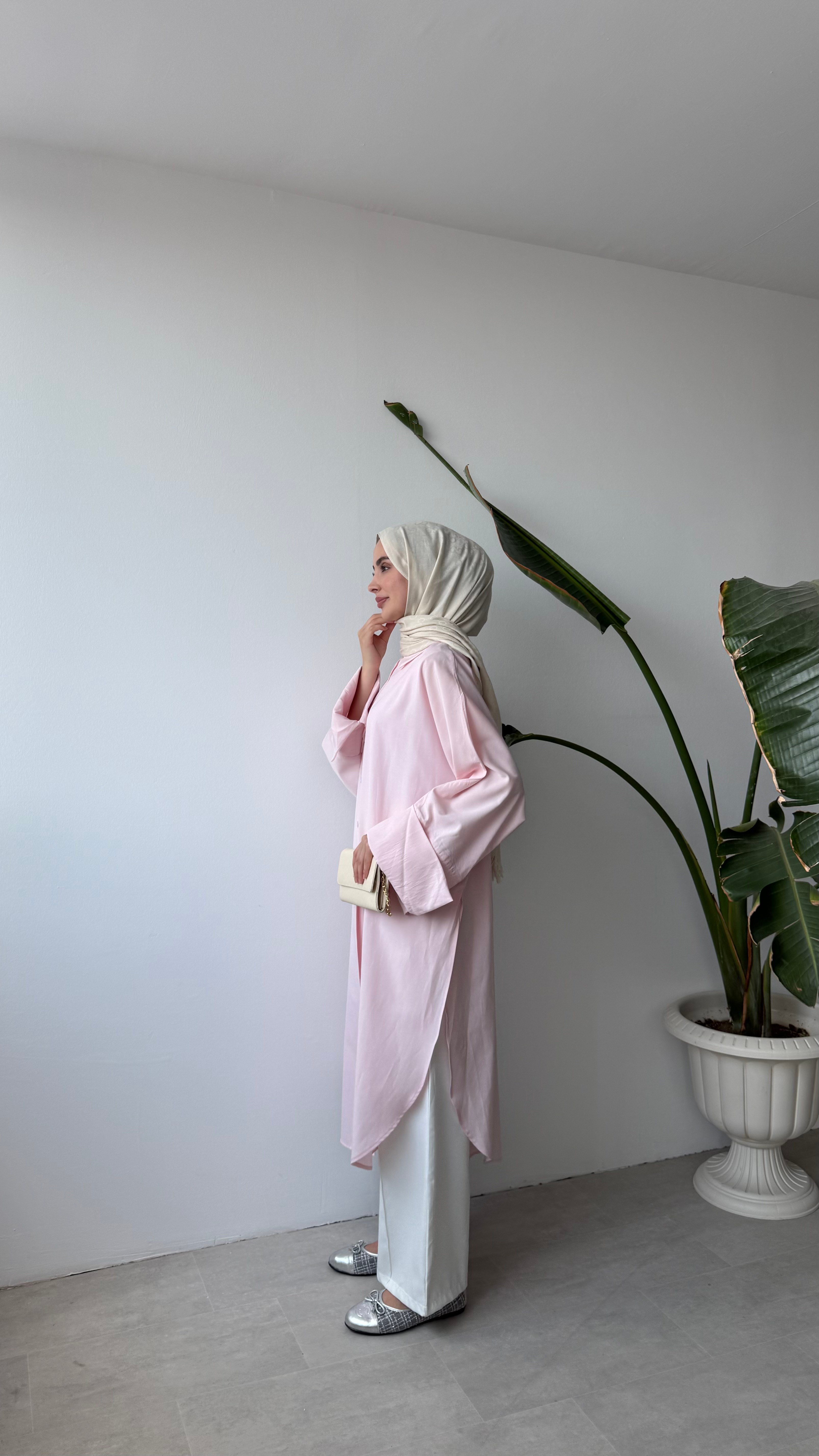 YAN YIRTMAÇLI UZUN GÖMLEK - PEMBE