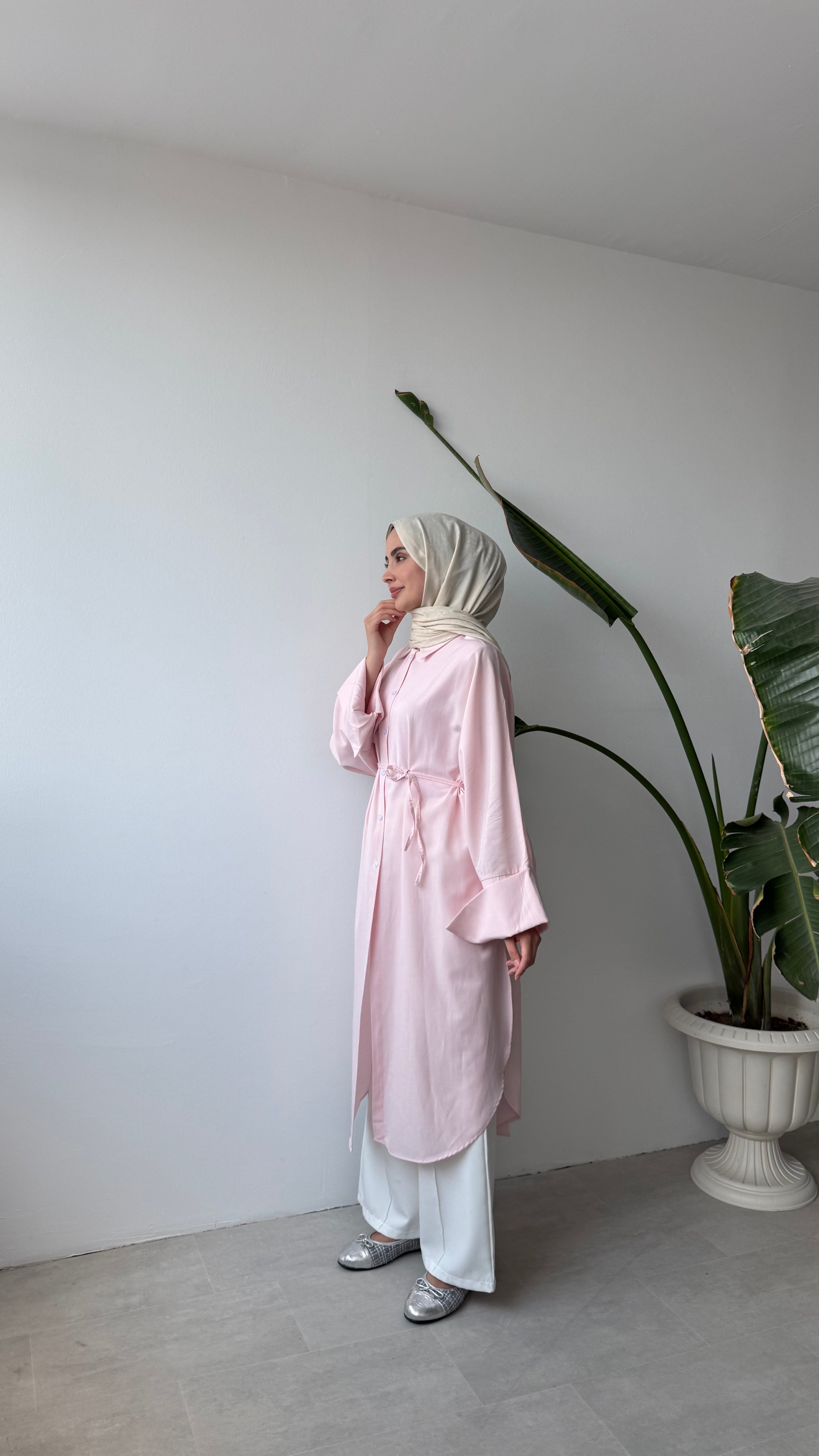 YAN YIRTMAÇLI UZUN GÖMLEK - PEMBE