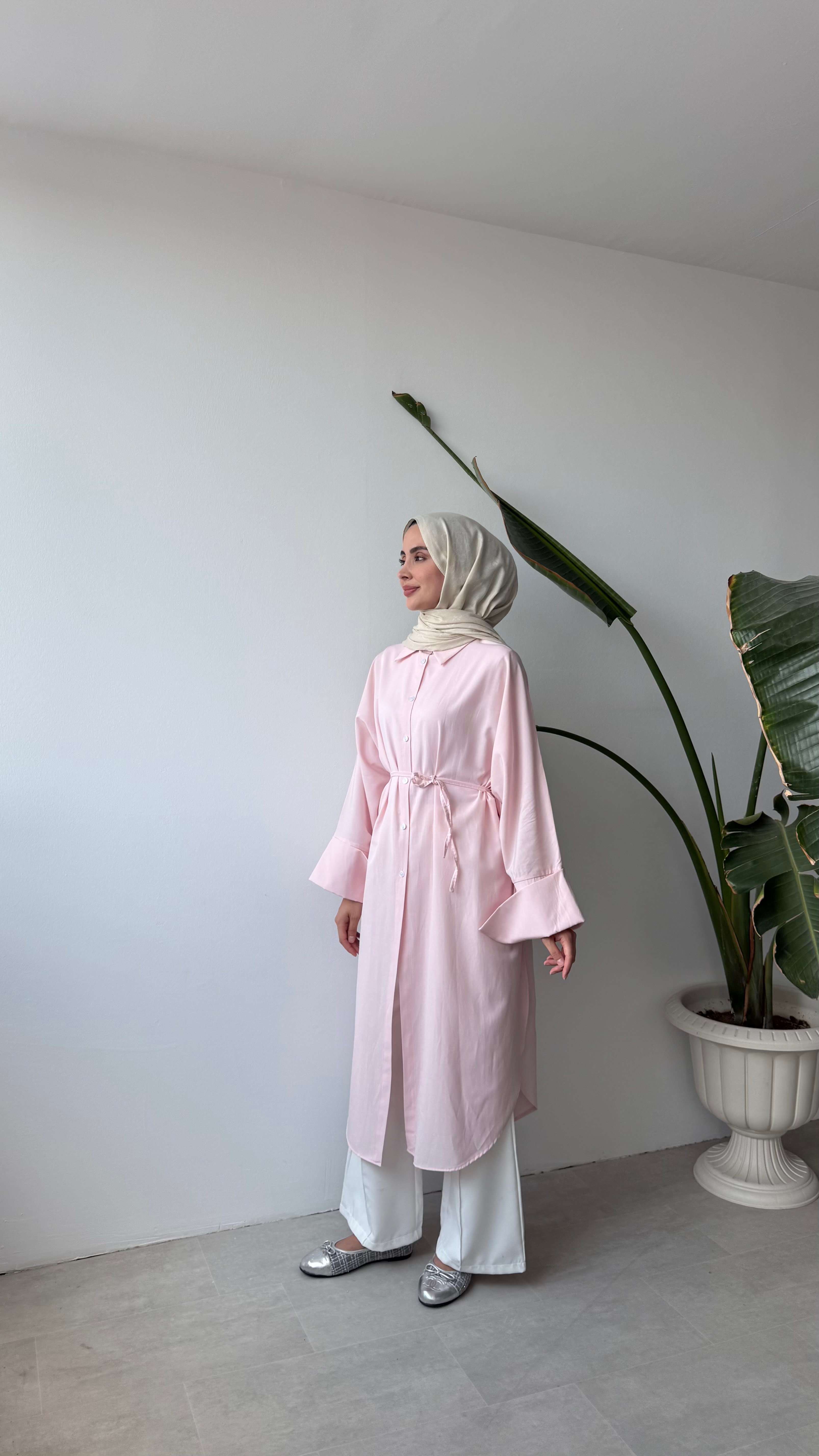 YAN YIRTMAÇLI UZUN GÖMLEK - PEMBE