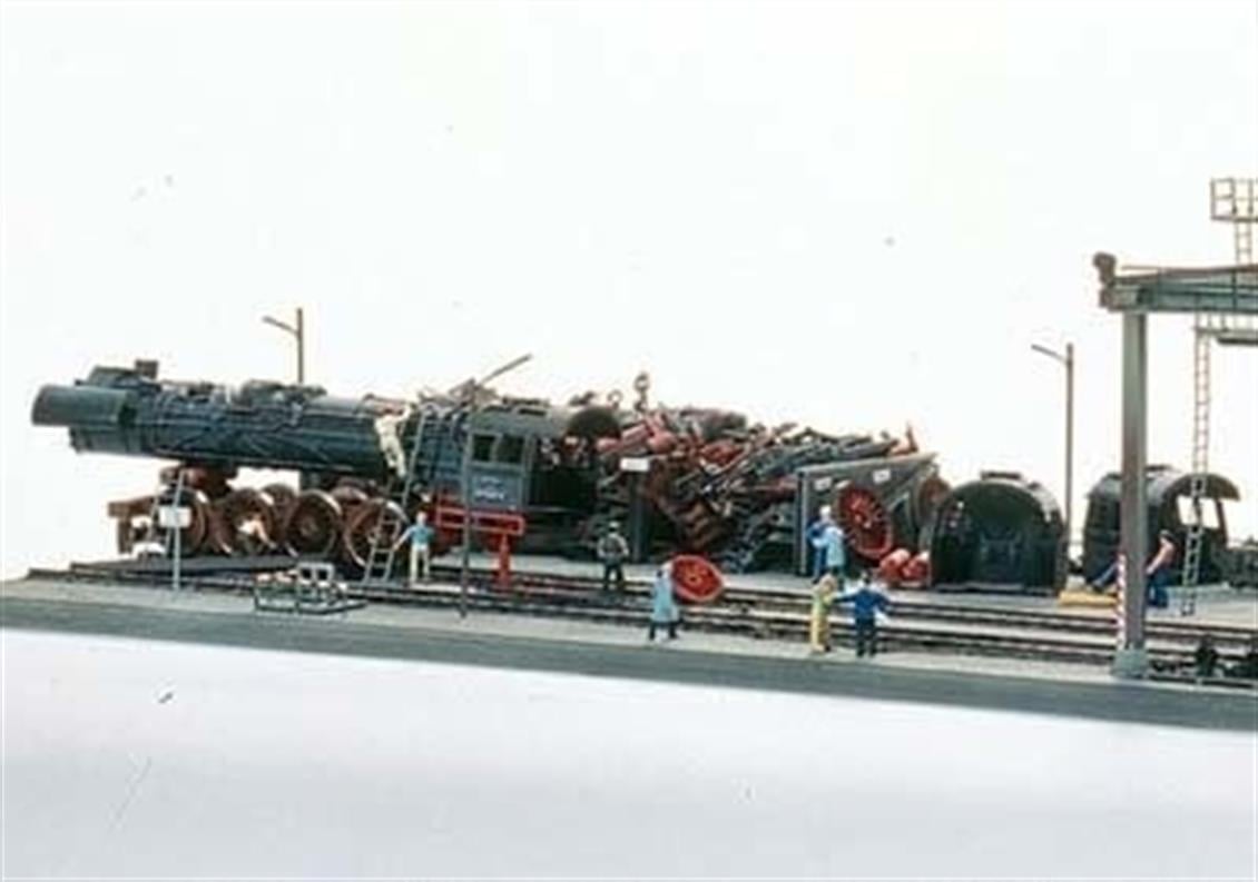 61103 1/87 LOCOMOTİVE SCRAP YARD