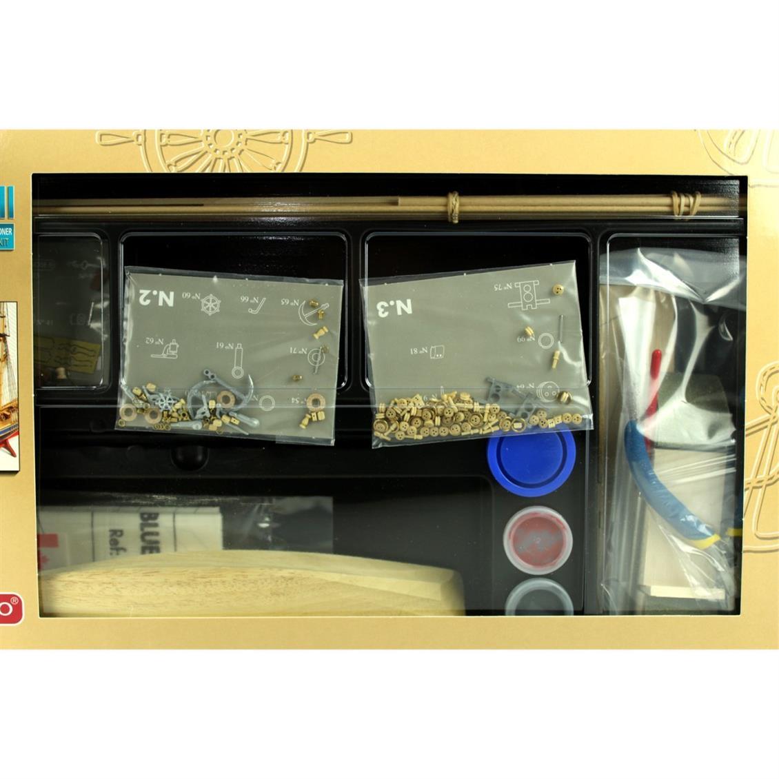 80618 1/135 BLUENOSE II - AHŞAP TEKNE KİTİ