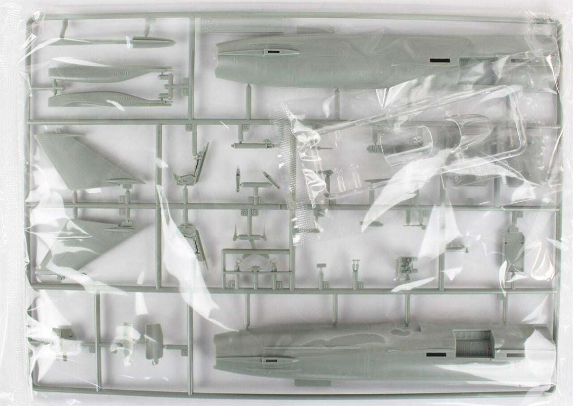 Academy 12311 1/48 Sovyet Hava Kuvvetleri MİG-21 Savaş Uçağı Demonte Plastik Maketi