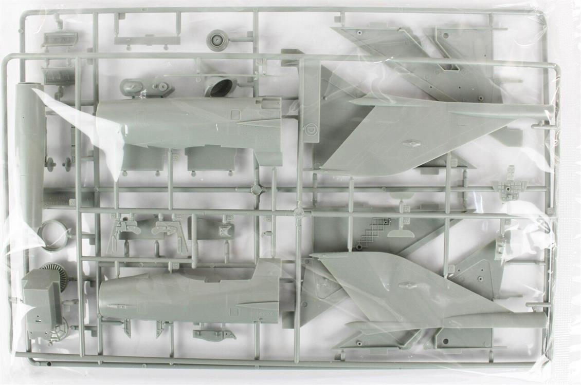 Academy 12311 1/48 Sovyet Hava Kuvvetleri MİG-21 Savaş Uçağı Demonte Plastik Maketi