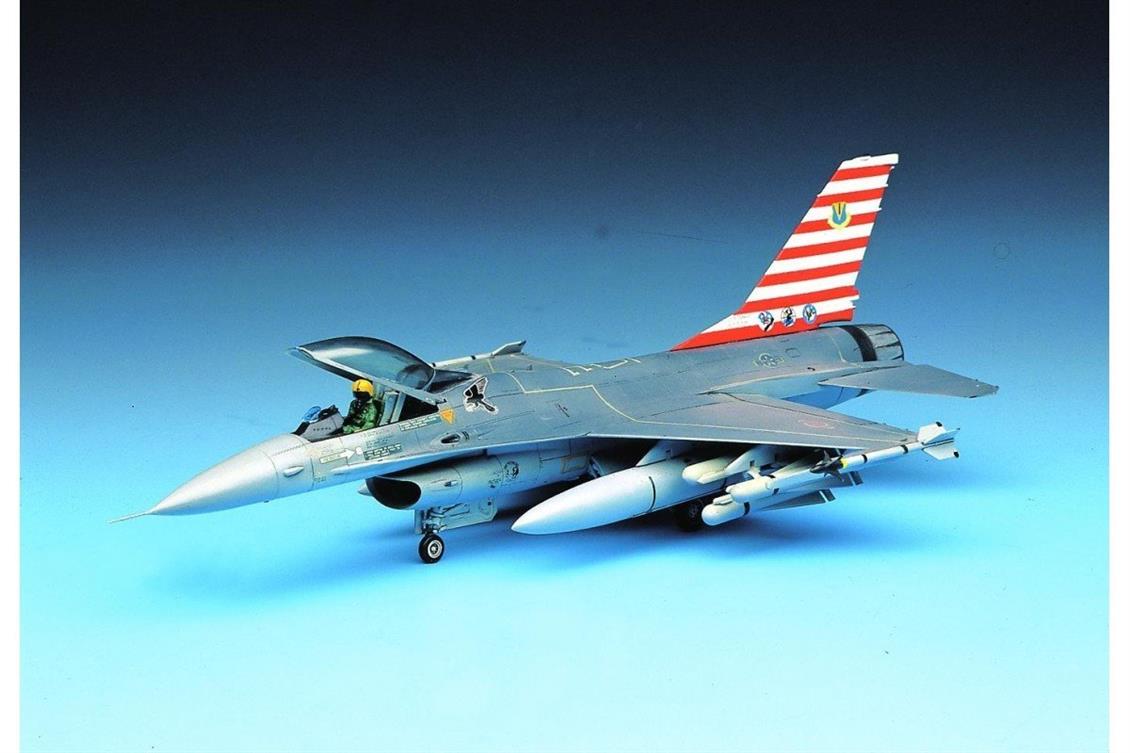 Academy 12444 1/72 F-16A Fighting Falcon Savaş Uçağı Demonte Plastik Maketi
