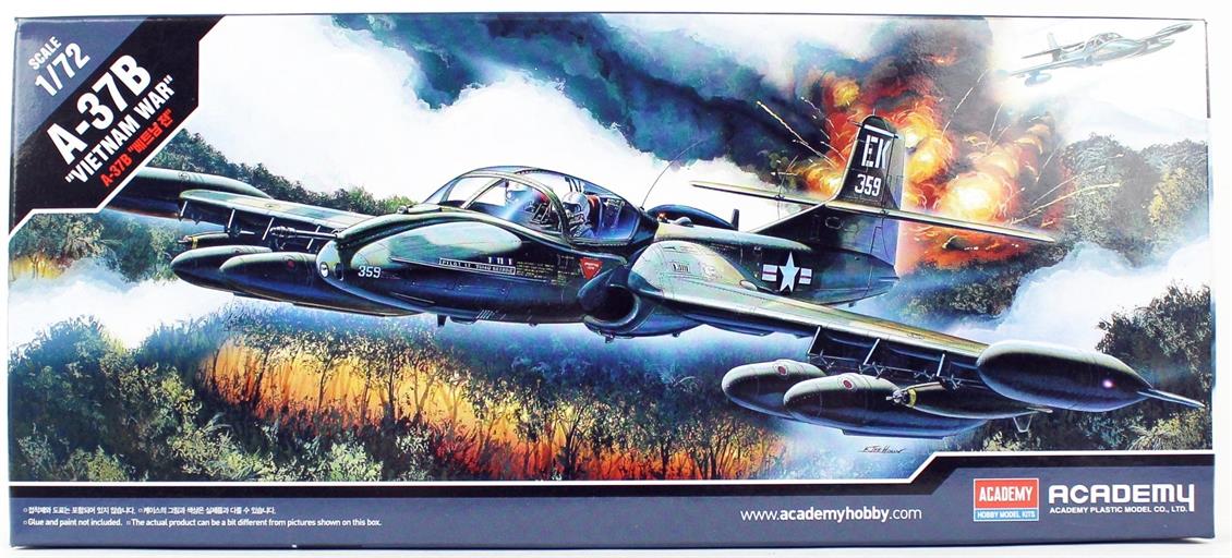 Academy 12461 1/72 Cessna A-37B Dragonfly Savaş Uçağı Demonte Plastik Maketi