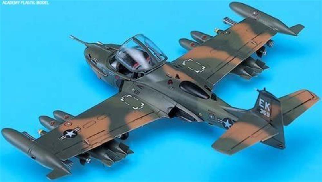 Academy 12461 1/72 Cessna A-37B Dragonfly Savaş Uçağı Demonte Plastik Maketi