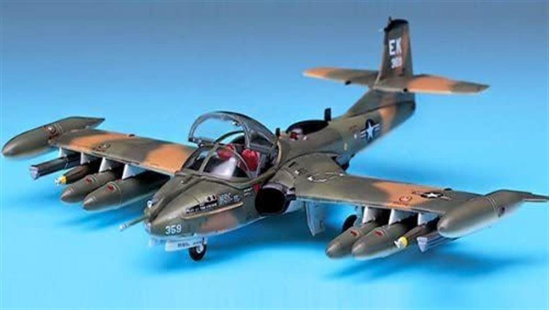 Academy 12461 1/72 Cessna A-37B Dragonfly Savaş Uçağı Demonte Plastik Maketi