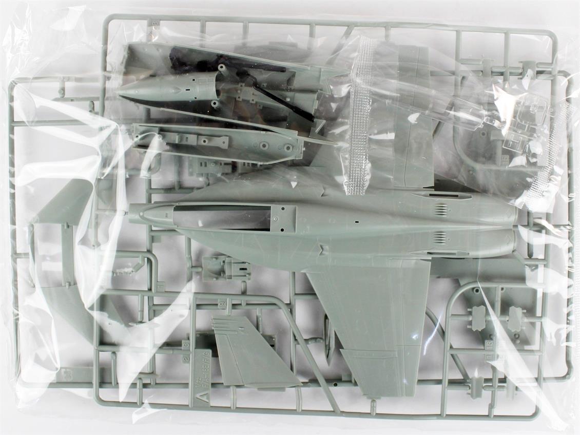 Academy 12535 1/72 USN F/A-18F Savaş Uçağı Demonte Plastik Maketi