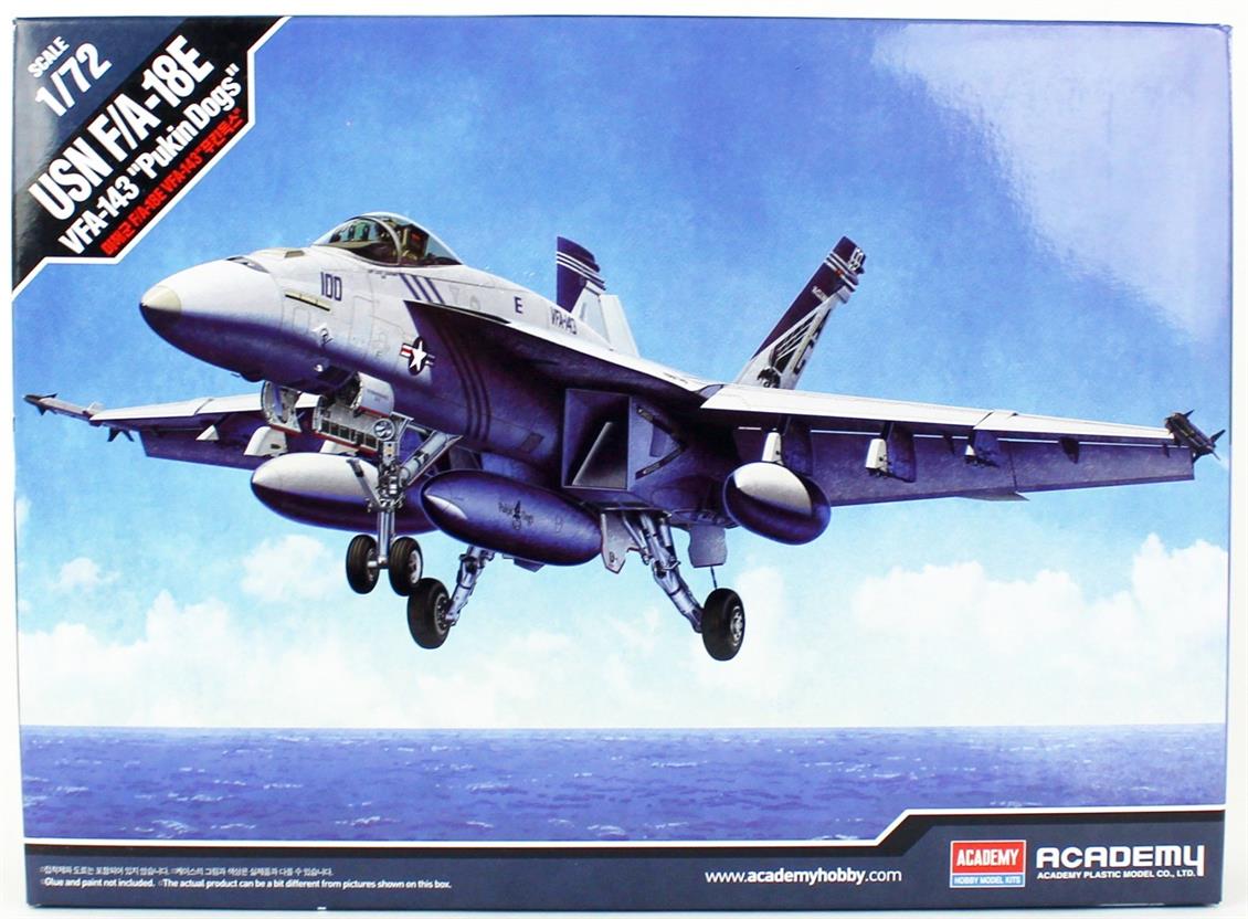 Academy 12547 1/72 USN F/A-18E VFA-143 (Pukin Dogs) Savaş Uçağı Demonte Plastik Maketi