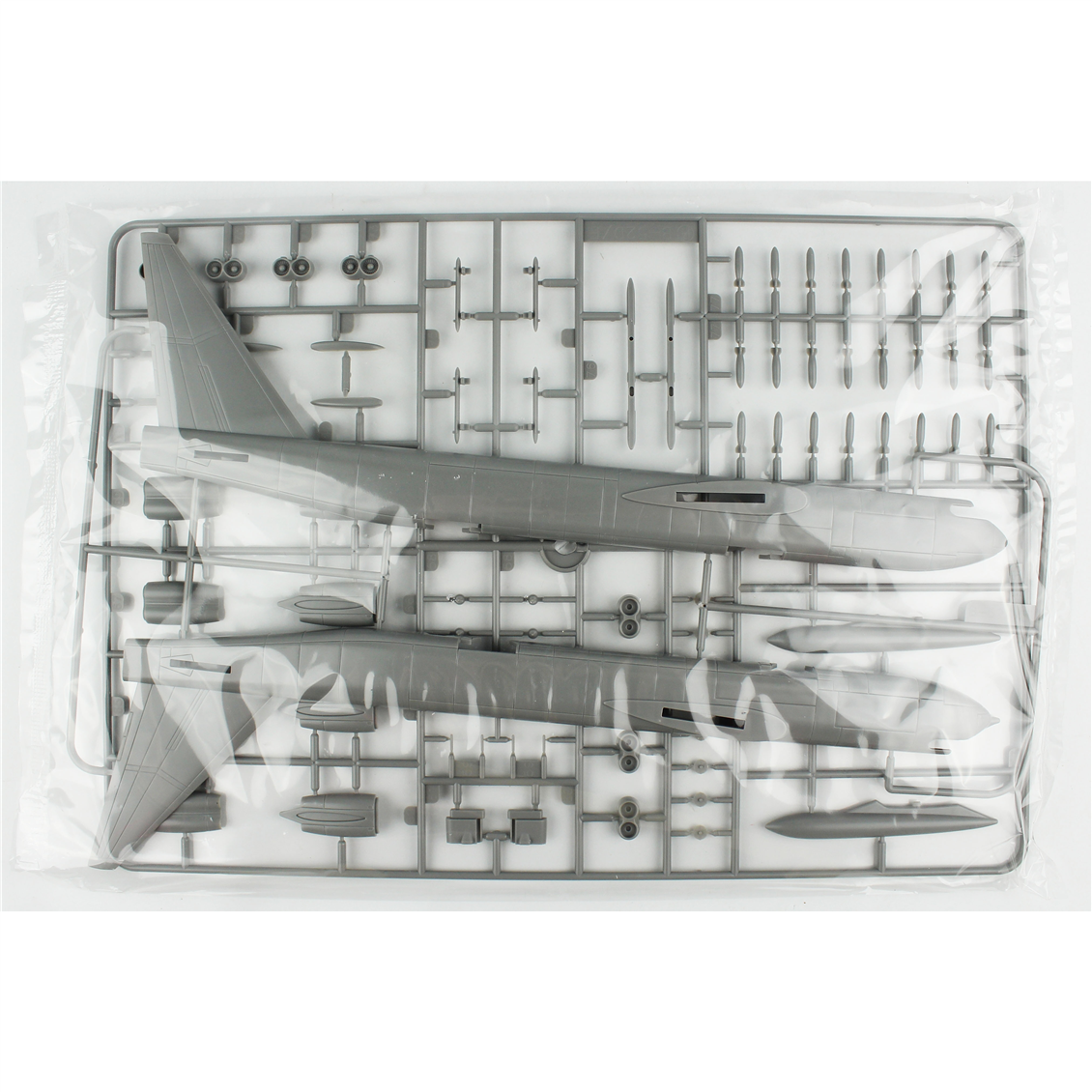 Academy 12632 1/144 B-52D Stratofortress Bombardıman Uçağı, Plastik Model Kiti