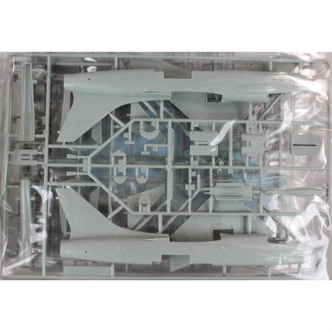 Academy 1/72 F-8P Crusader Uçak Maketi