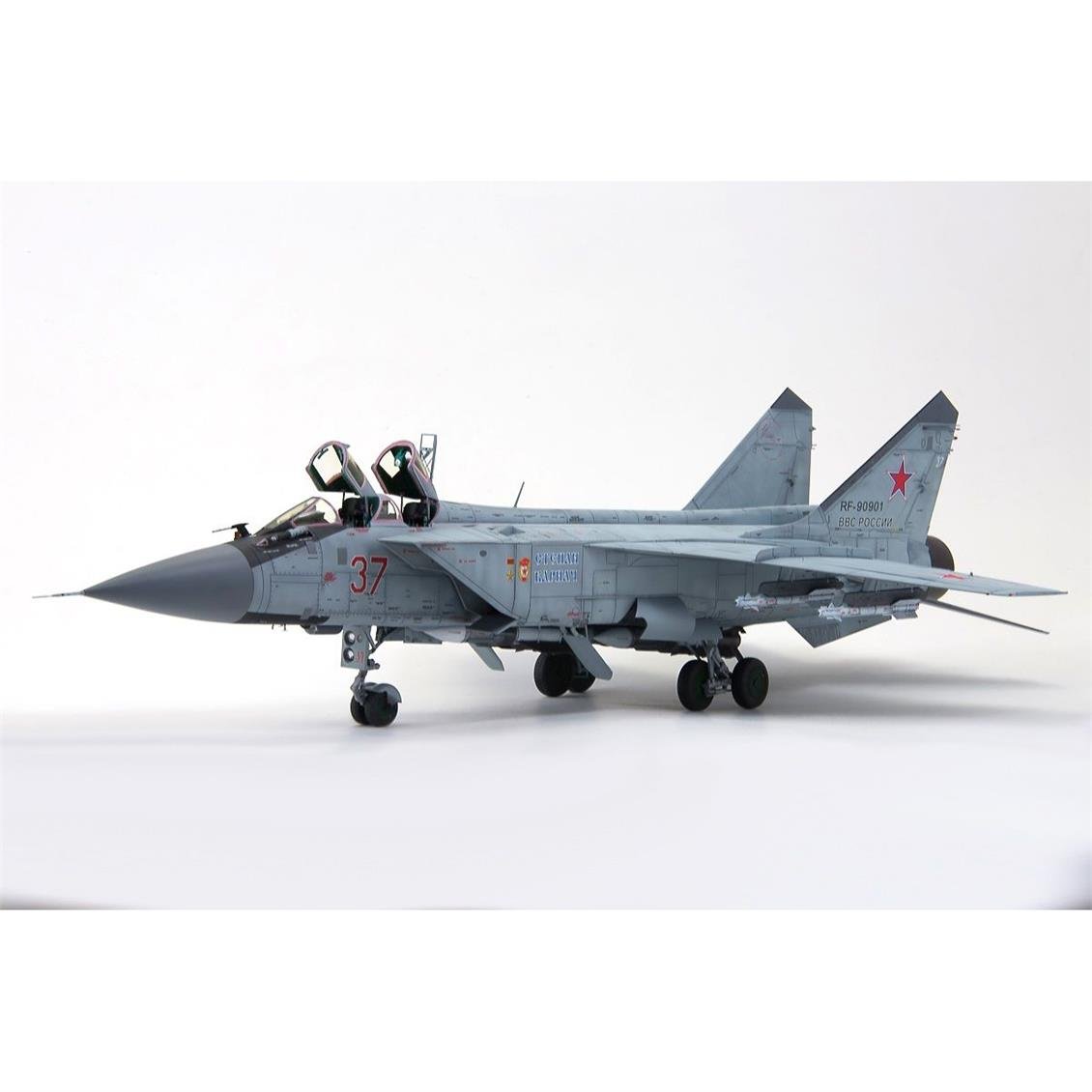 AMK 88008 1/48 Ölçek, Rus Mig-31 B/BS Foxhound, Savaş Uçağı Plastik Model Kiti
