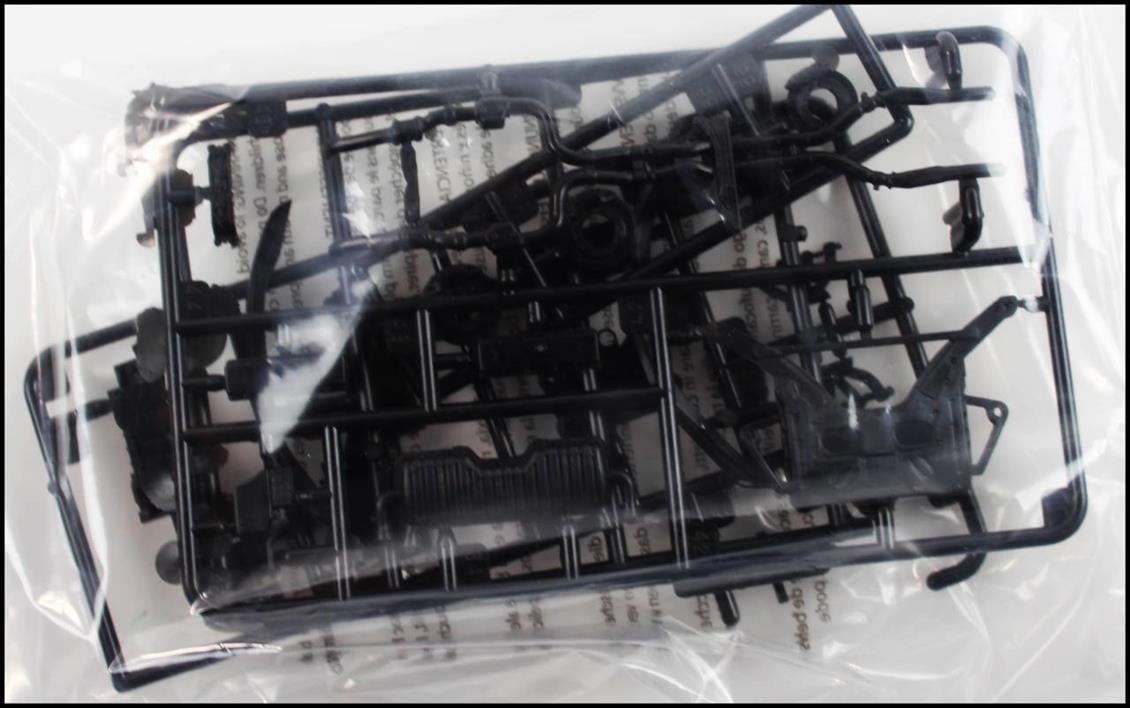 AMT 1074M 1/25 2017 Chevy Camaro SS 1LE Araba Demonte Plastik Maketi