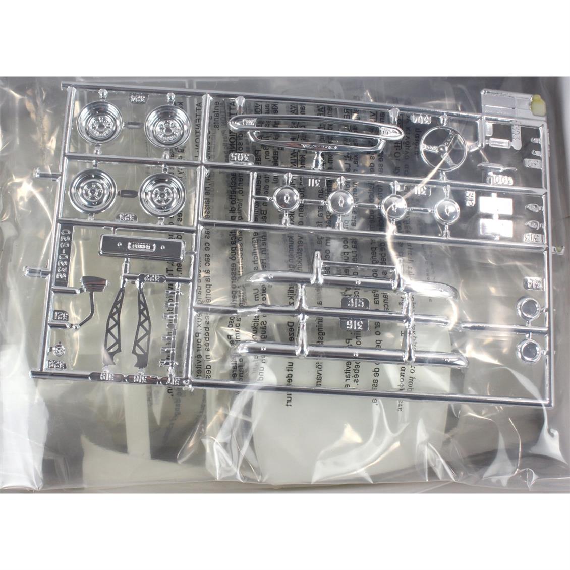 AMT 862 1/25 1951 Chevy Bel Air Araba  Demonte Plastik Maketi