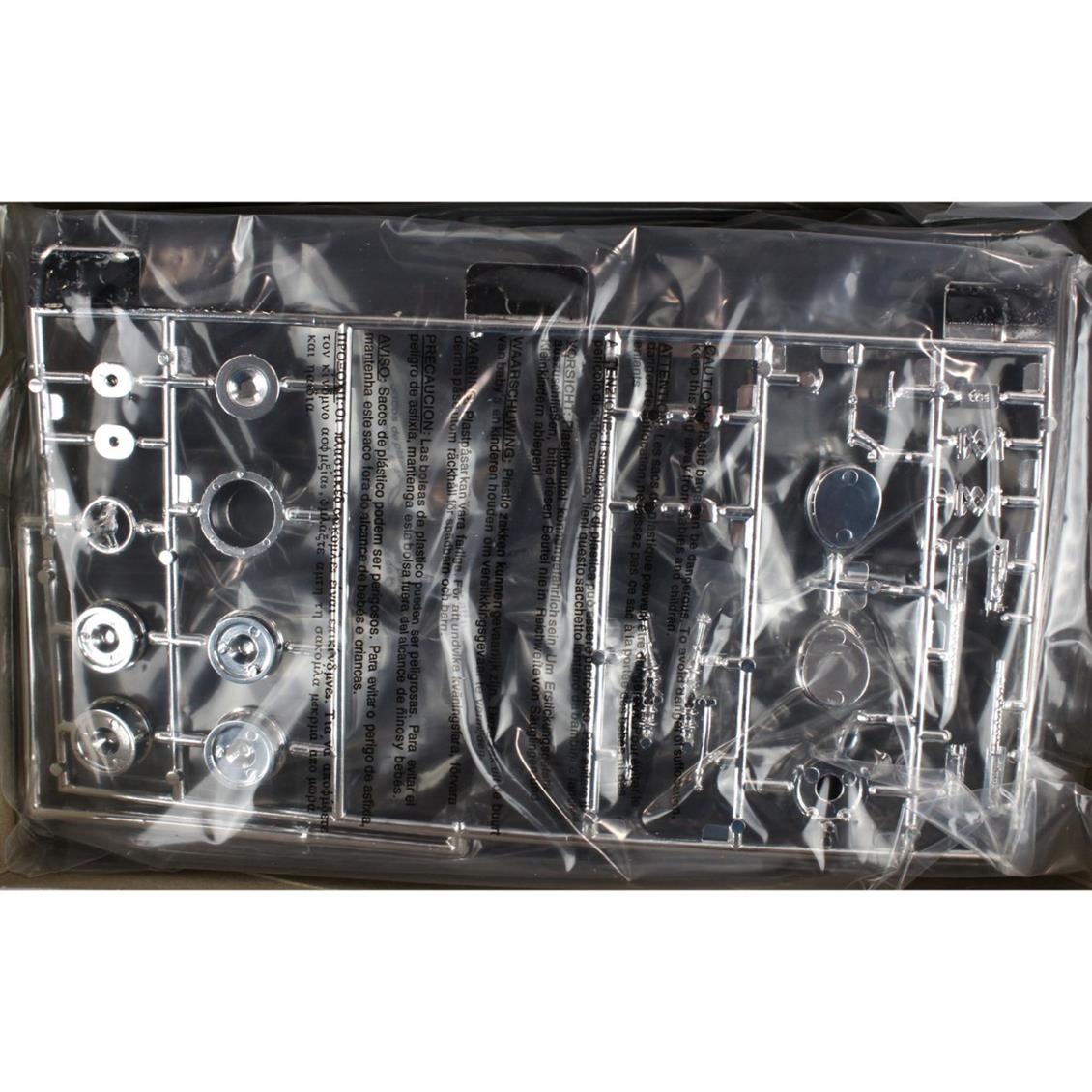 AMT 935 1/25 1989 Batmobile Araba Demonte Plastik Maketi