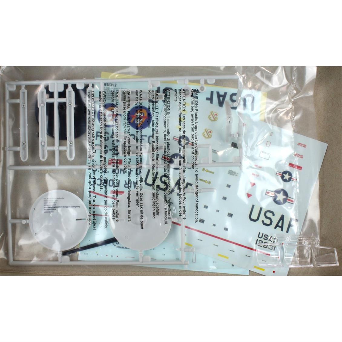 AMT 953 1/48 Star Trek F104 Starfighter Uzay Aracı Demonte Plastik Maketi