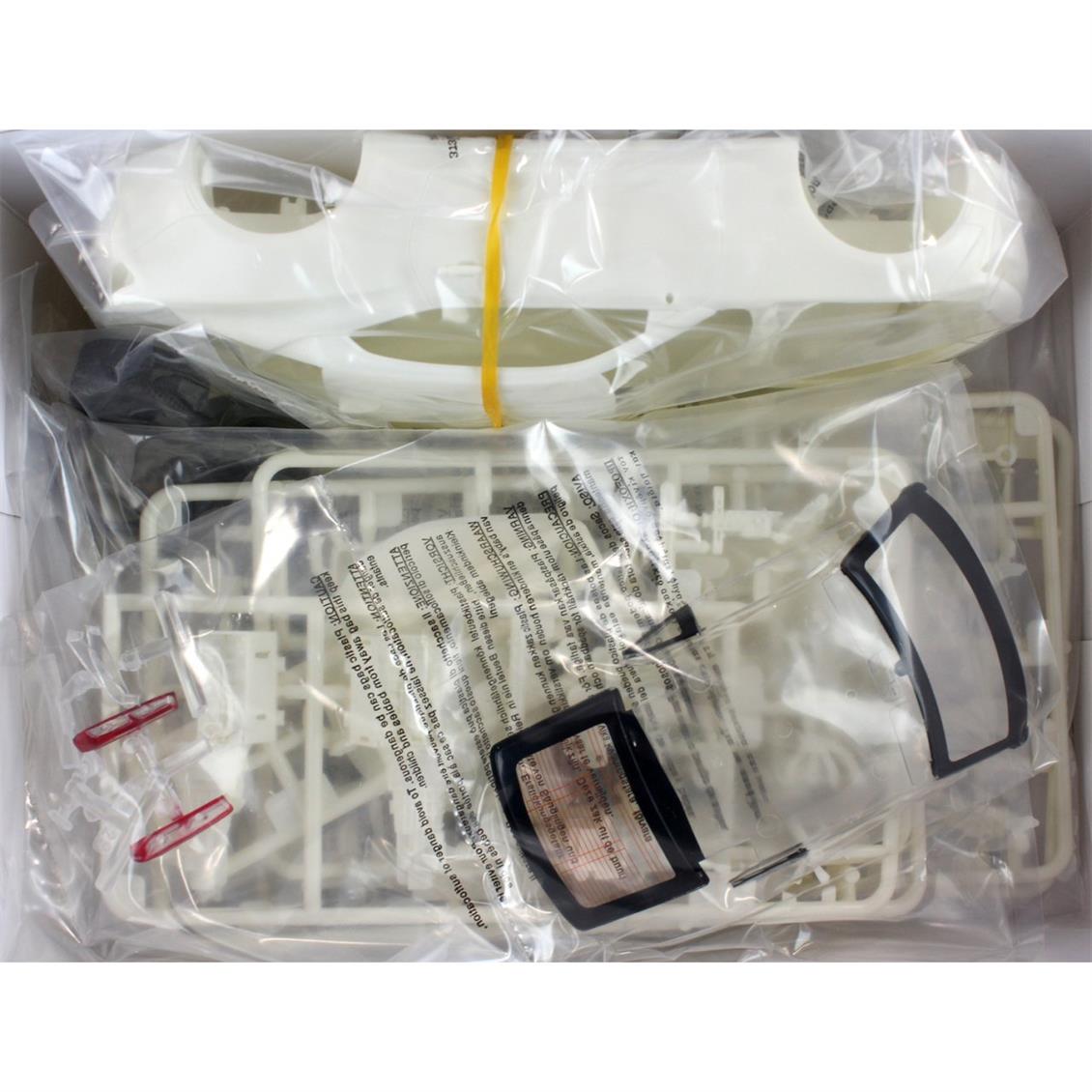 AMT 978M 1/25 2016 Chevy Camaro SS Araba Demonte Plastik Maketi