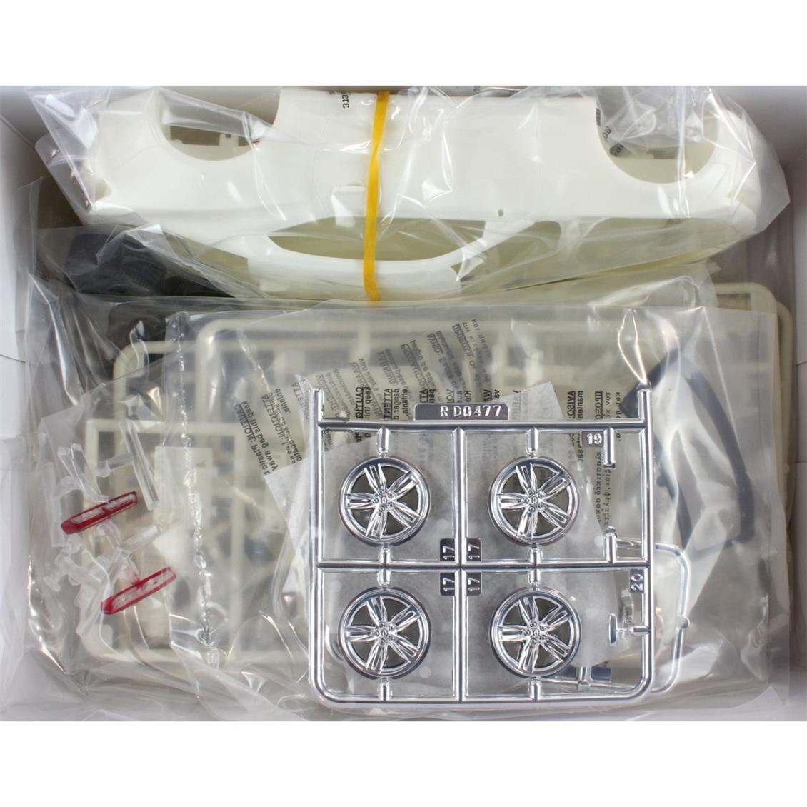 AMT 978M 1/25 2016 Chevy Camaro SS Araba Demonte Plastik Maketi