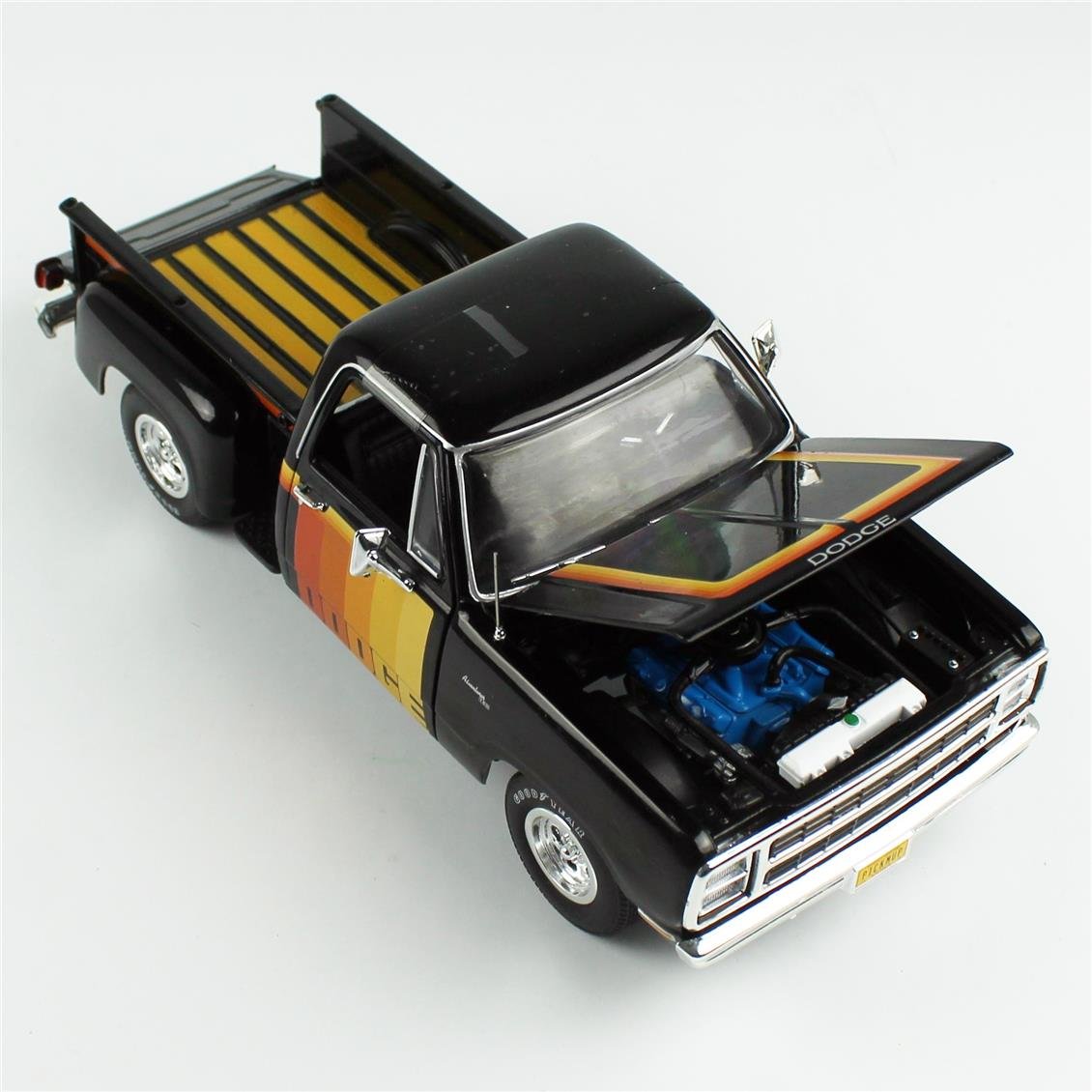 AutoWorld AW291 1/18 Ölçek, 1980 Dodge D150 Pick-M-Up Utiline Kamyonet, Siyah ve Desenli çıkartmalı, Sergilemeye Hazır Metal Ar