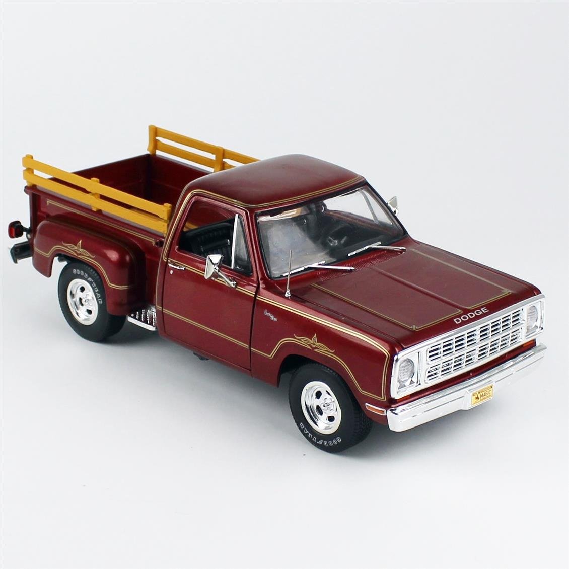 AutoWorld AW298 1/18 Ölçek, 1979 Dodge D100 Stepside Warlock II Kamyonet, Maron, Sergilemeye Hazır Metal Araba Modeli