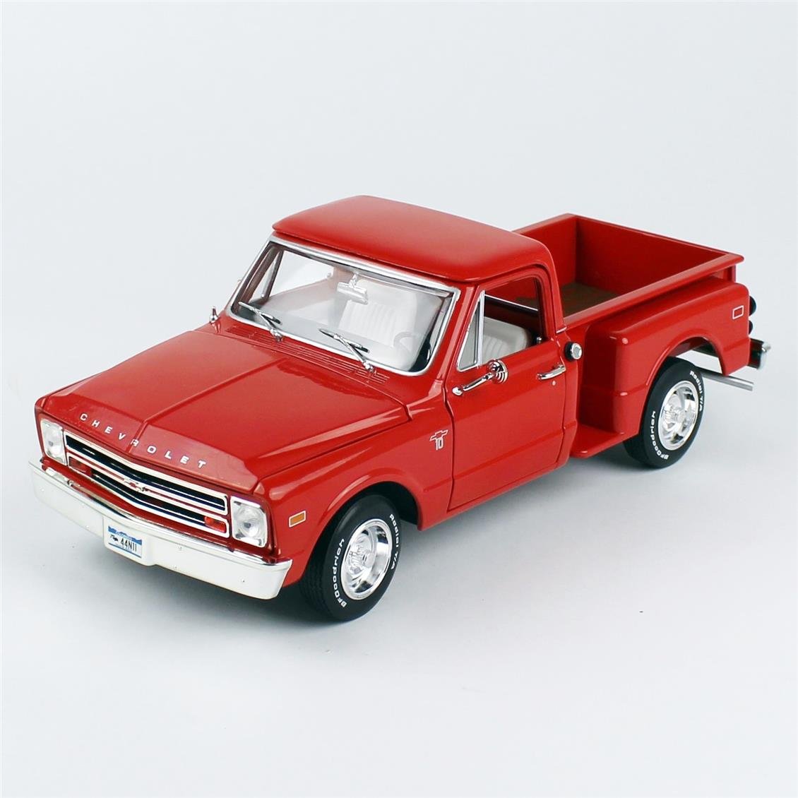 AutoWorld AW300 1/18 Ölçek, 1968 Chevrolet C10 Kamyonet, Stepside, Kırmızı, Sergilemeye Hazır Metal Araba Modeli
