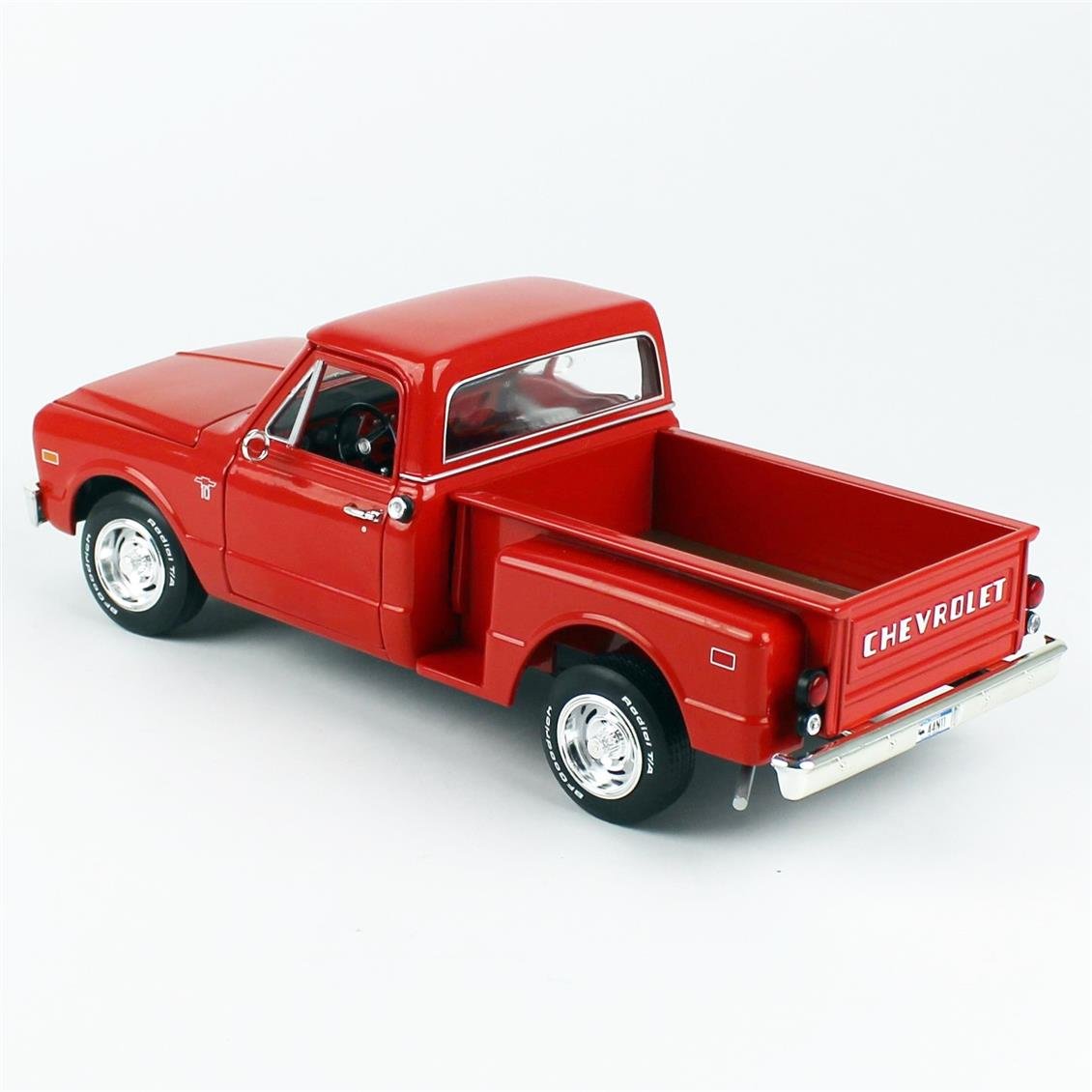 AutoWorld AW300 1/18 Ölçek, 1968 Chevrolet C10 Kamyonet, Stepside, Kırmızı, Sergilemeye Hazır Metal Araba Modeli