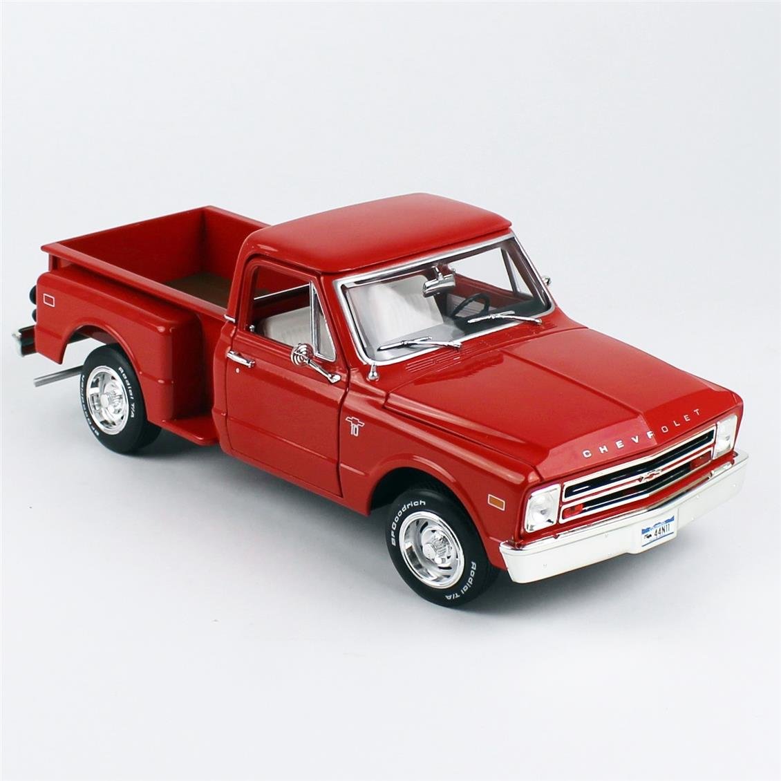 AutoWorld AW300 1/18 Ölçek, 1968 Chevrolet C10 Kamyonet, Stepside, Kırmızı, Sergilemeye Hazır Metal Araba Modeli