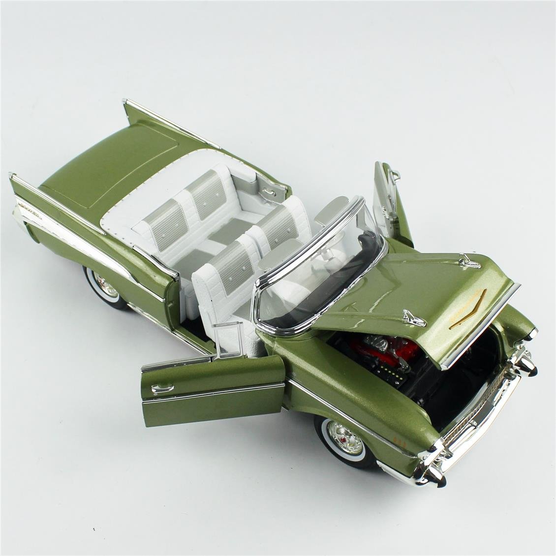 AutoWorld AW306 1/18 Ölçek, 1957 Chevrolet Bel Air Convertible, Metalik Yeşil, Sergilemeye Hazır Metal Araba Modeli