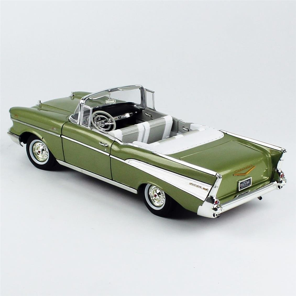 AutoWorld AW306 1/18 Ölçek, 1957 Chevrolet Bel Air Convertible, Metalik Yeşil, Sergilemeye Hazır Metal Araba Modeli
