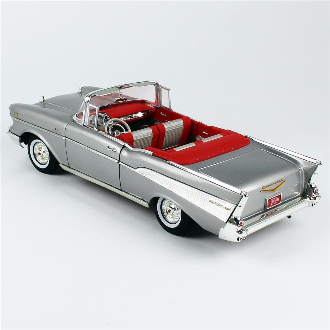AutoWorld AW307 1/18 Ölçek, 1957 Chevrolet Bel Air Convertible, Metalik  Gümüş, Sergilemeye Hazır Metal Araba Modeli