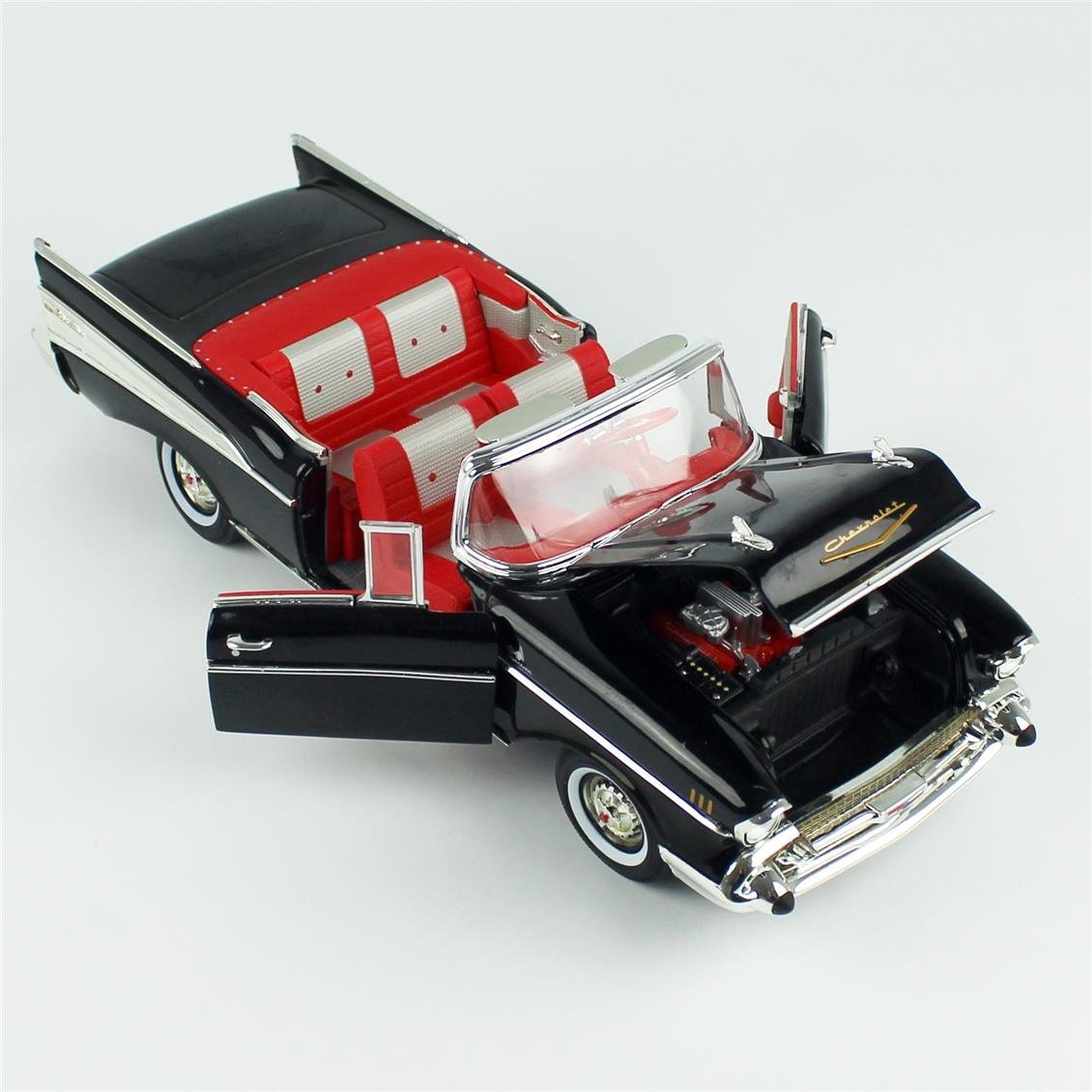 AutoWorld AWSS134 1/18 Ölçek, 1957 Chevrolet Bel Air Convertible (James Bond 007 Dr.No), Siyah, Sergilemeye Hazır Metal Araba M