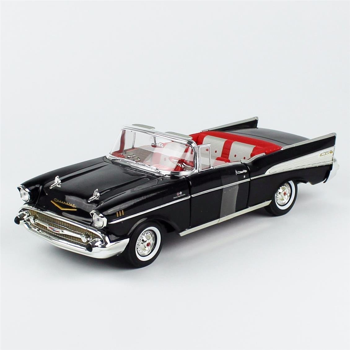 AutoWorld AWSS134 1/18 Ölçek, 1957 Chevrolet Bel Air Convertible (James Bond 007 Dr.No), Siyah, Sergilemeye Hazır Metal Araba M