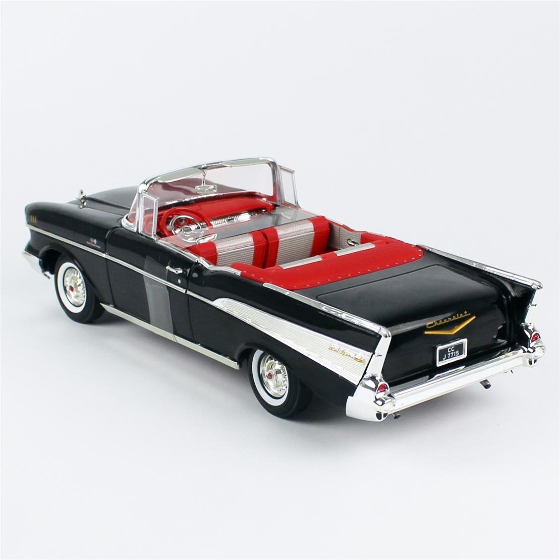 AutoWorld AWSS134 1/18 Ölçek, 1957 Chevrolet Bel Air Convertible (James Bond 007 Dr.No), Siyah, Sergilemeye Hazır Metal Araba M