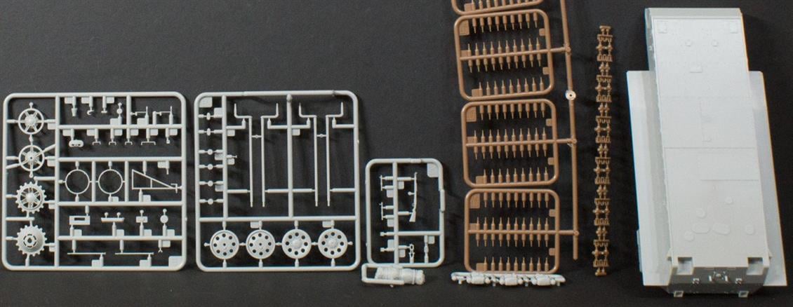 CB35174 1/35 Versuchsflakwagen 8.8cm Flak 37 auf S
