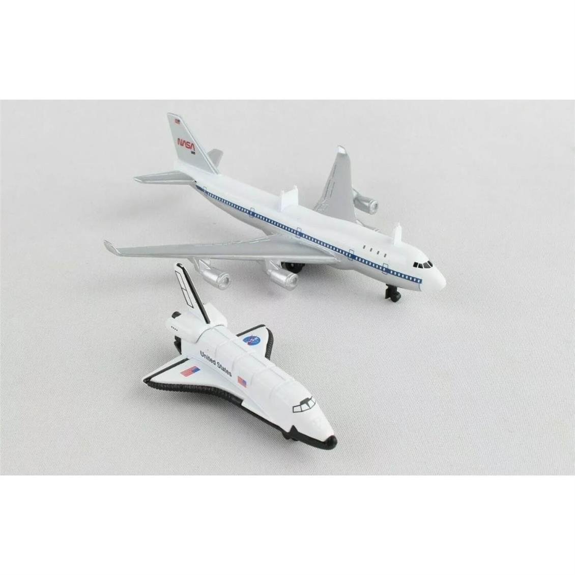 Daron 86RT-38142 Boeing 747 Mekik Taşıma Uçağı ve Orbiter Uzay Mekiği, Metal Gövde, Plastik Kanatlar, Sergilemeye Hazır Model Y