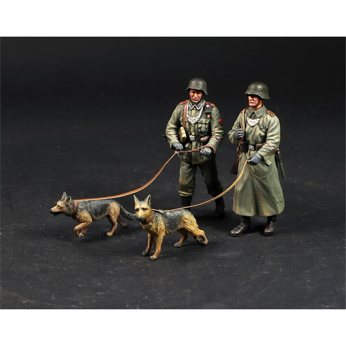 Dragon 6098 1/35 Ölçek, Köpekli Alman Feldendarmerie Birliği Figürleri Plastik Model Kiti