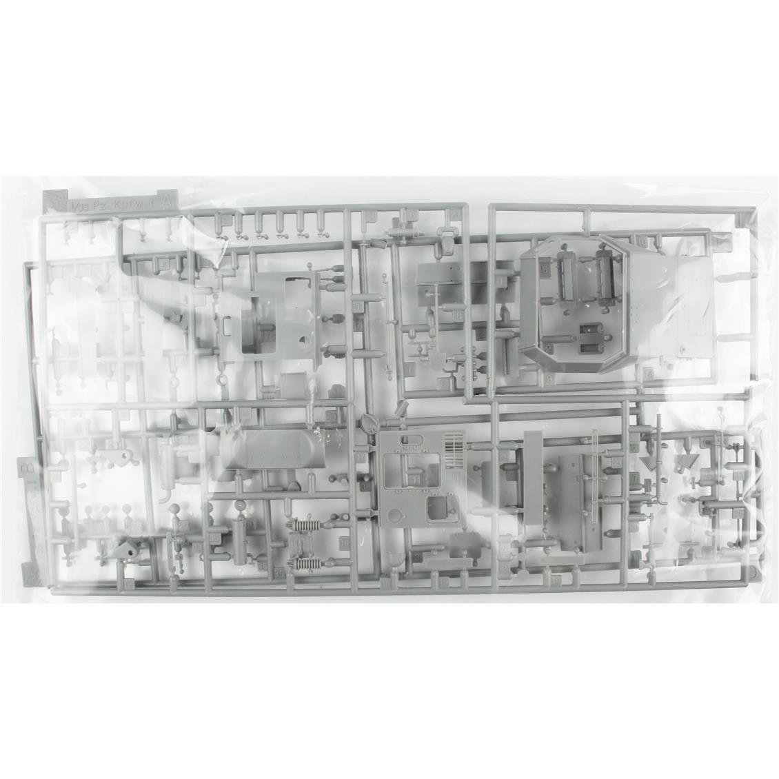 Dragon 6207 1/35 Scale, Pz.Kpfw. I Ausf.B Tank, DAK Version, Plastic Model Kit