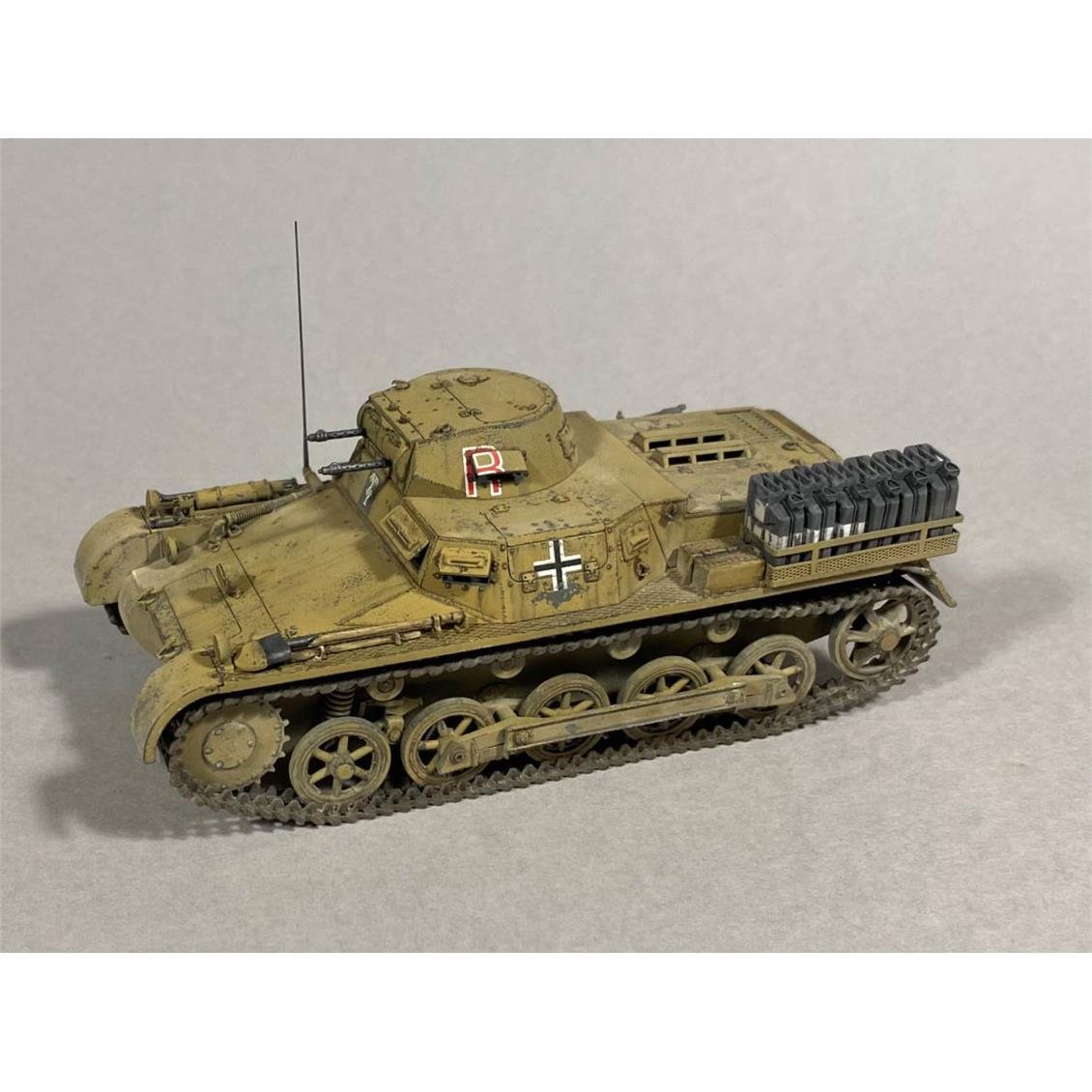 Dragon 6207 1/35 Scale, Pz.Kpfw. I Ausf.B Tank, DAK Version, Plastic Model Kit