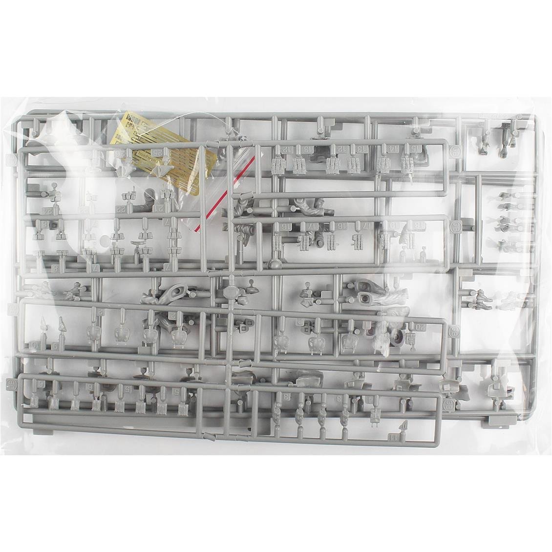 Dragon 6372 1/35 Scale, Winter Bombers (Viking Division) Soldier Figures Plastic Model Kit