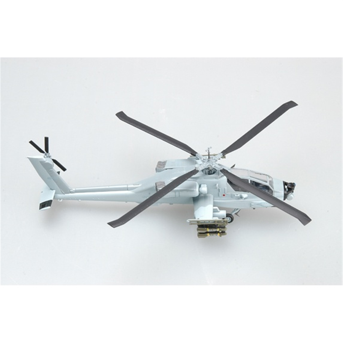 Easy Hobby 37026 1/72 Ölçek, AH-64A 94-0332 of 1-151st ATKHB, South Carolina Army National Guard, M Askeri Helikopter, Sergilem